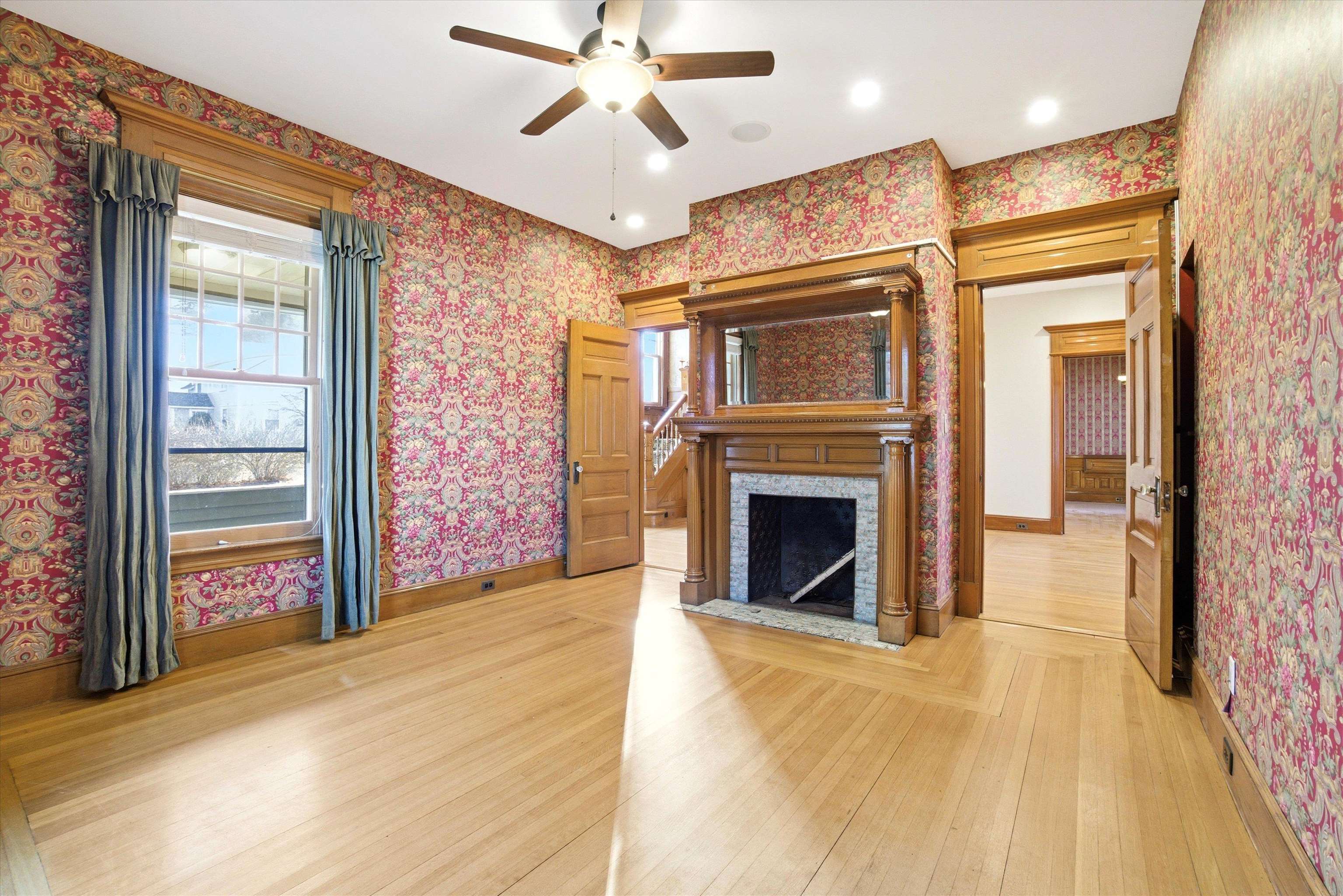 631 Lake Ave, Manchester, NH 03103