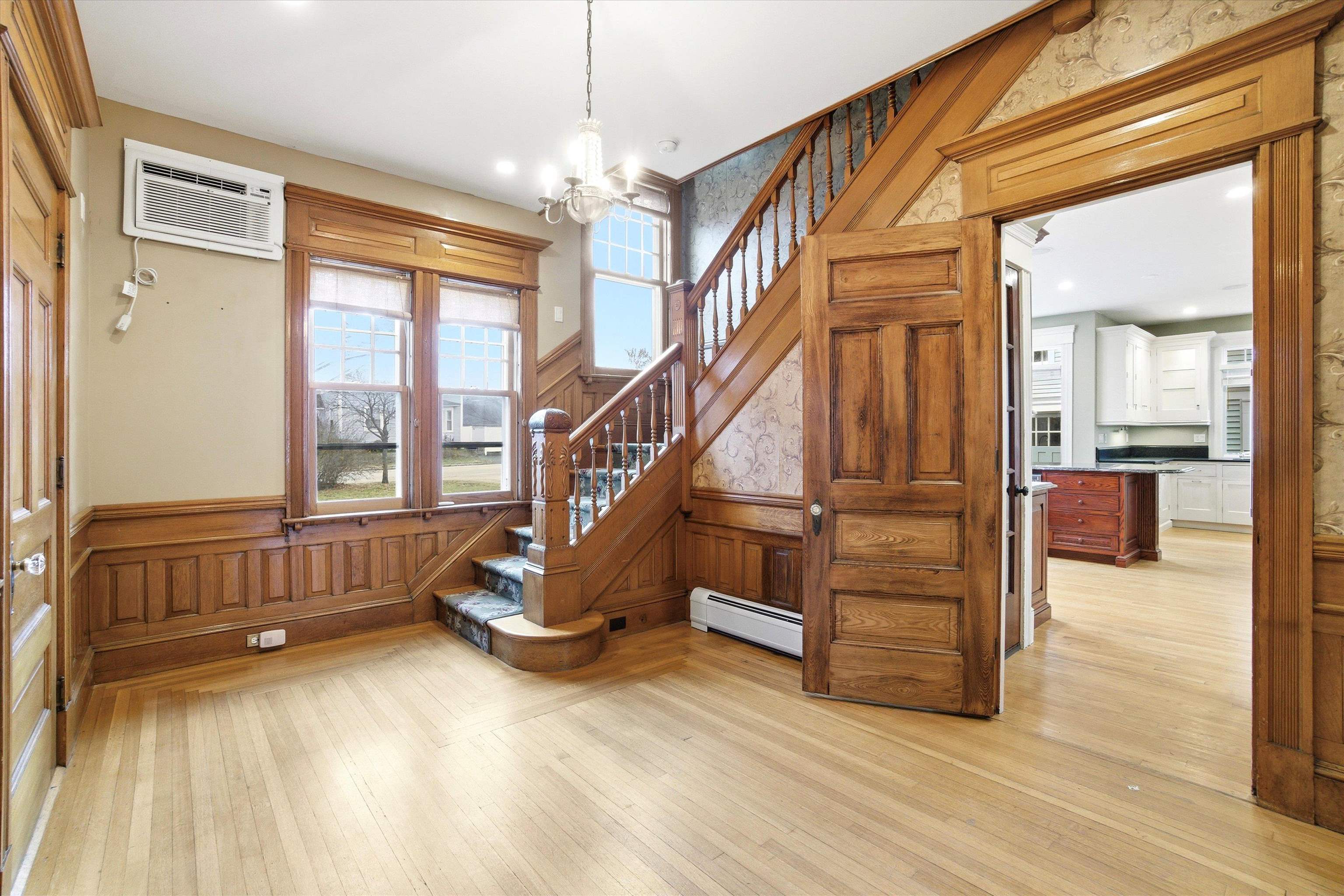 631 Lake Ave, Manchester, NH 03103