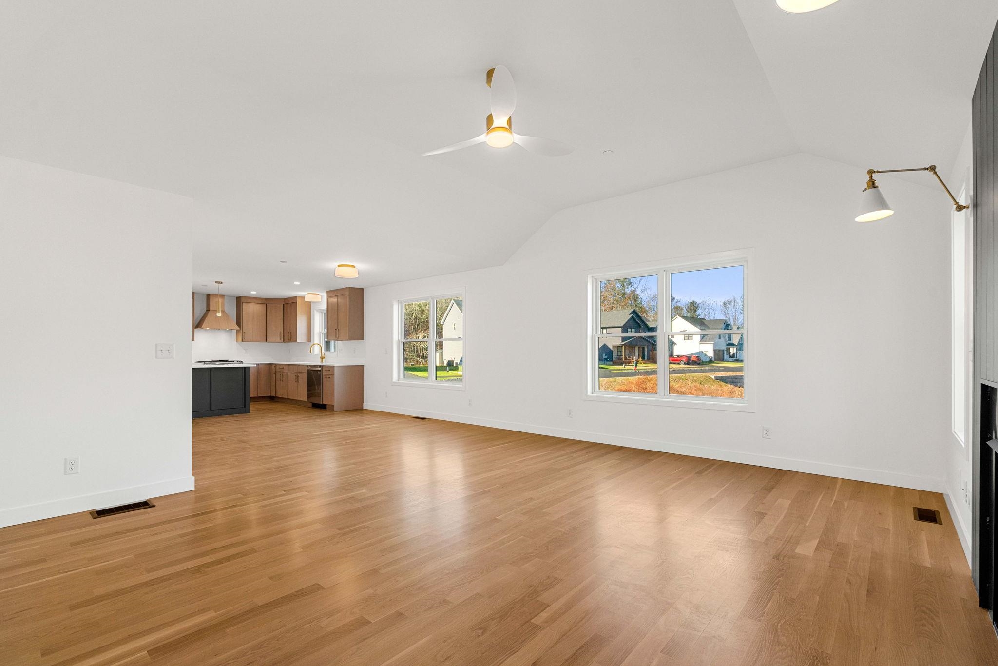 17 Lily Ln, Londonderry, NH 03053