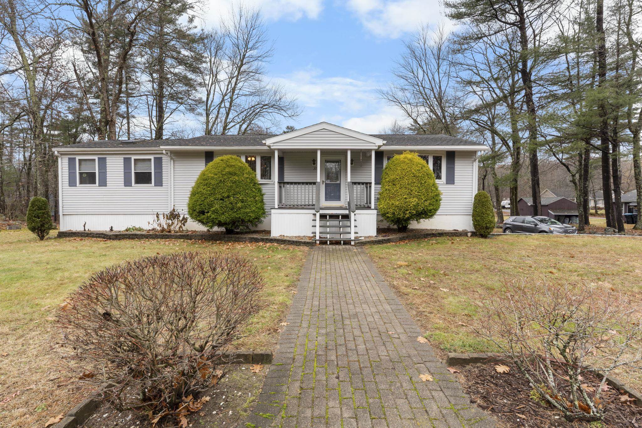 MLS 5070821: 27 Cove Drive, Derry NH