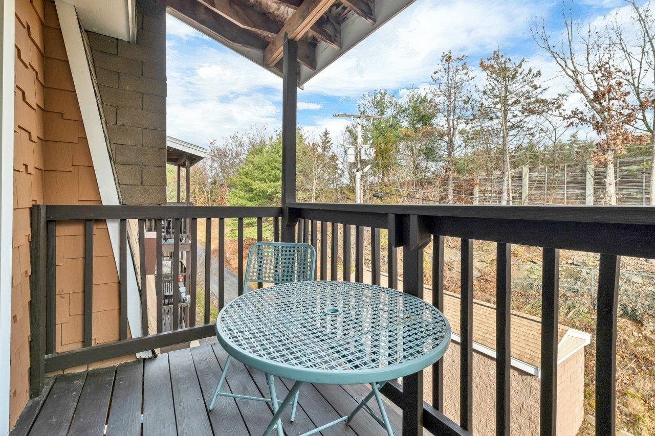 210 Brook Village Rd, Nashua, NH 03062