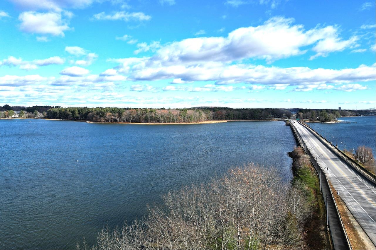 41 Clearwater Dr, Dover, NH 03820