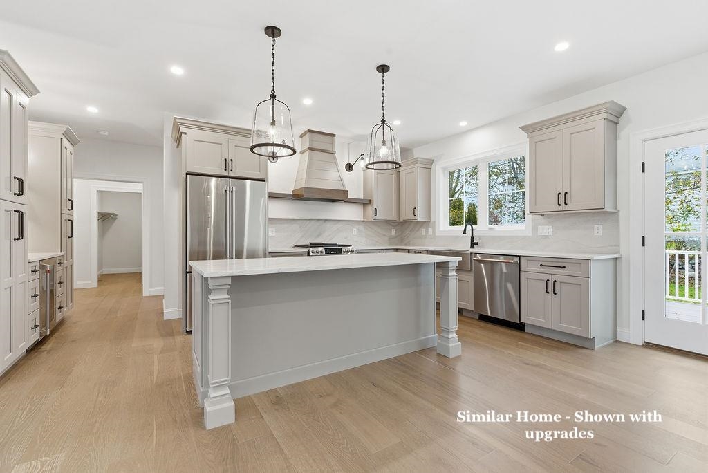 10 Mcdermott Rd, Hampton, NH 03842