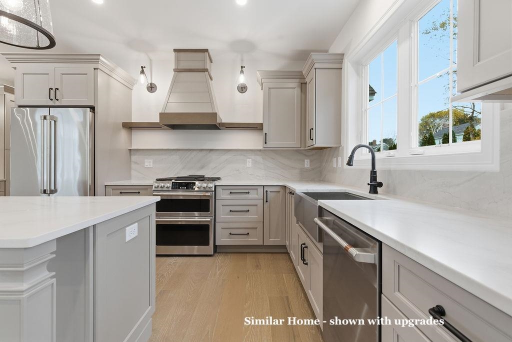 10 Mcdermott Rd, Hampton, NH 03842