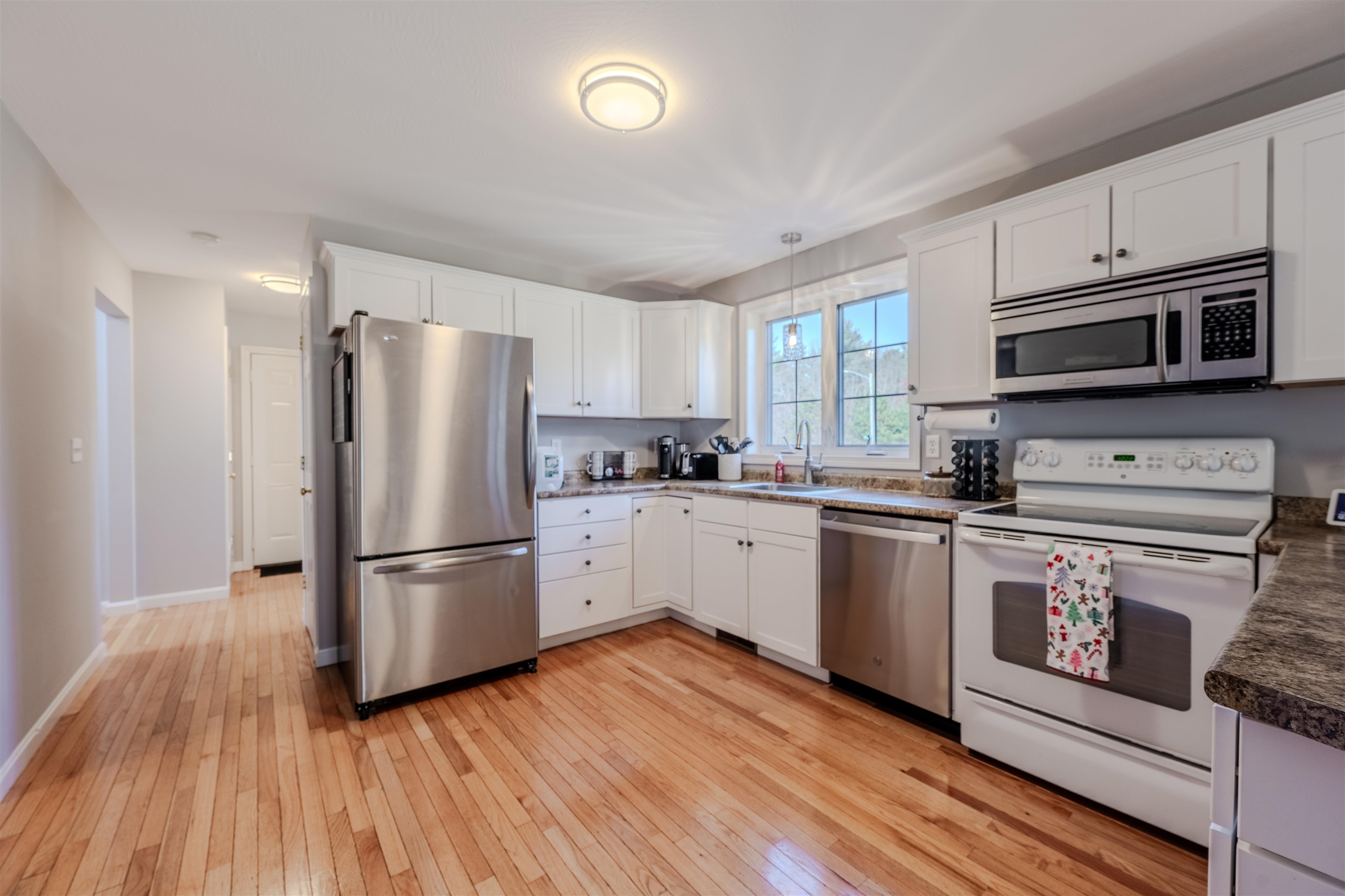 12 Forest Hill Way, Manchester, NH 03109