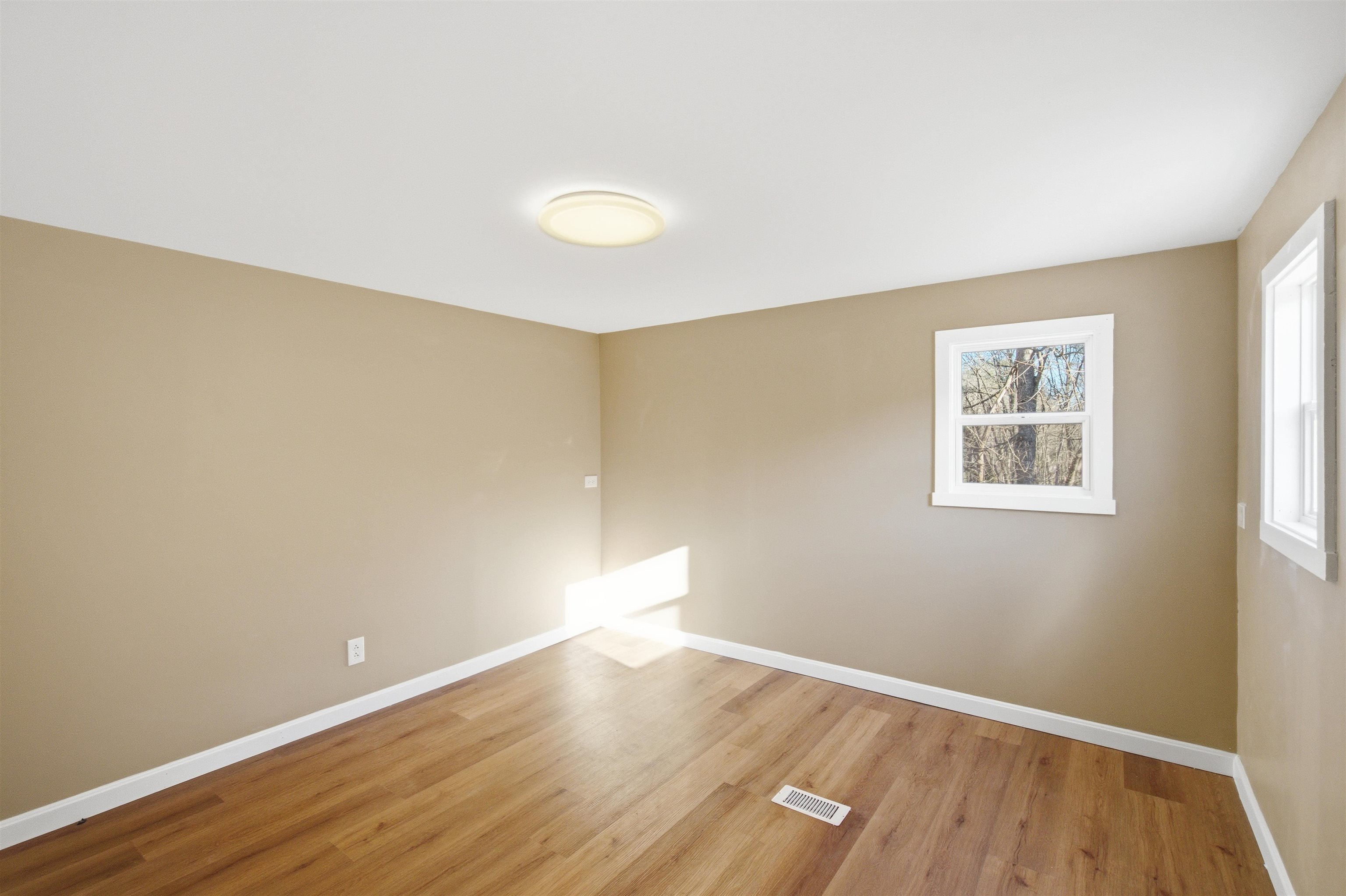 174 South Stark Hw, Weare, NH 03281