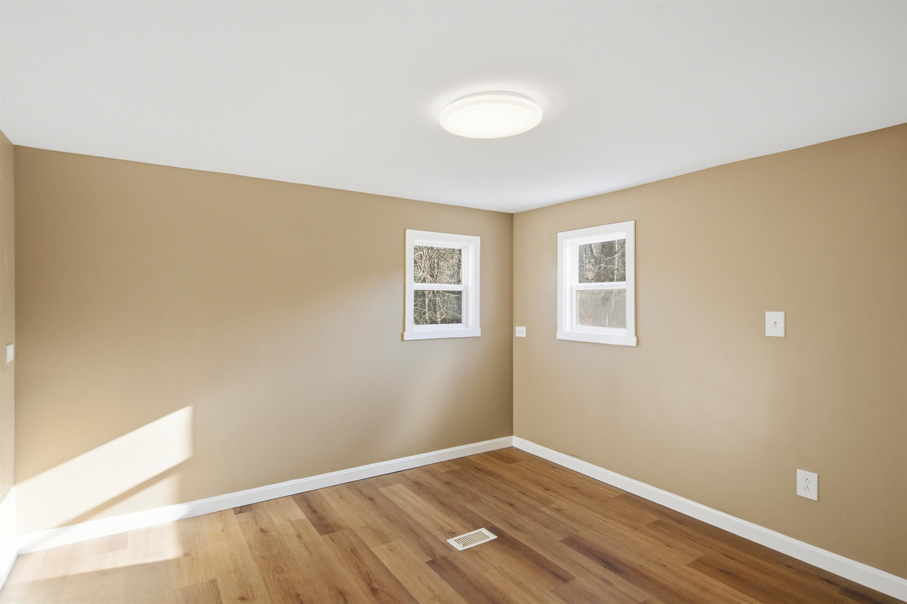 174 South Stark Hw, Weare, NH 03281