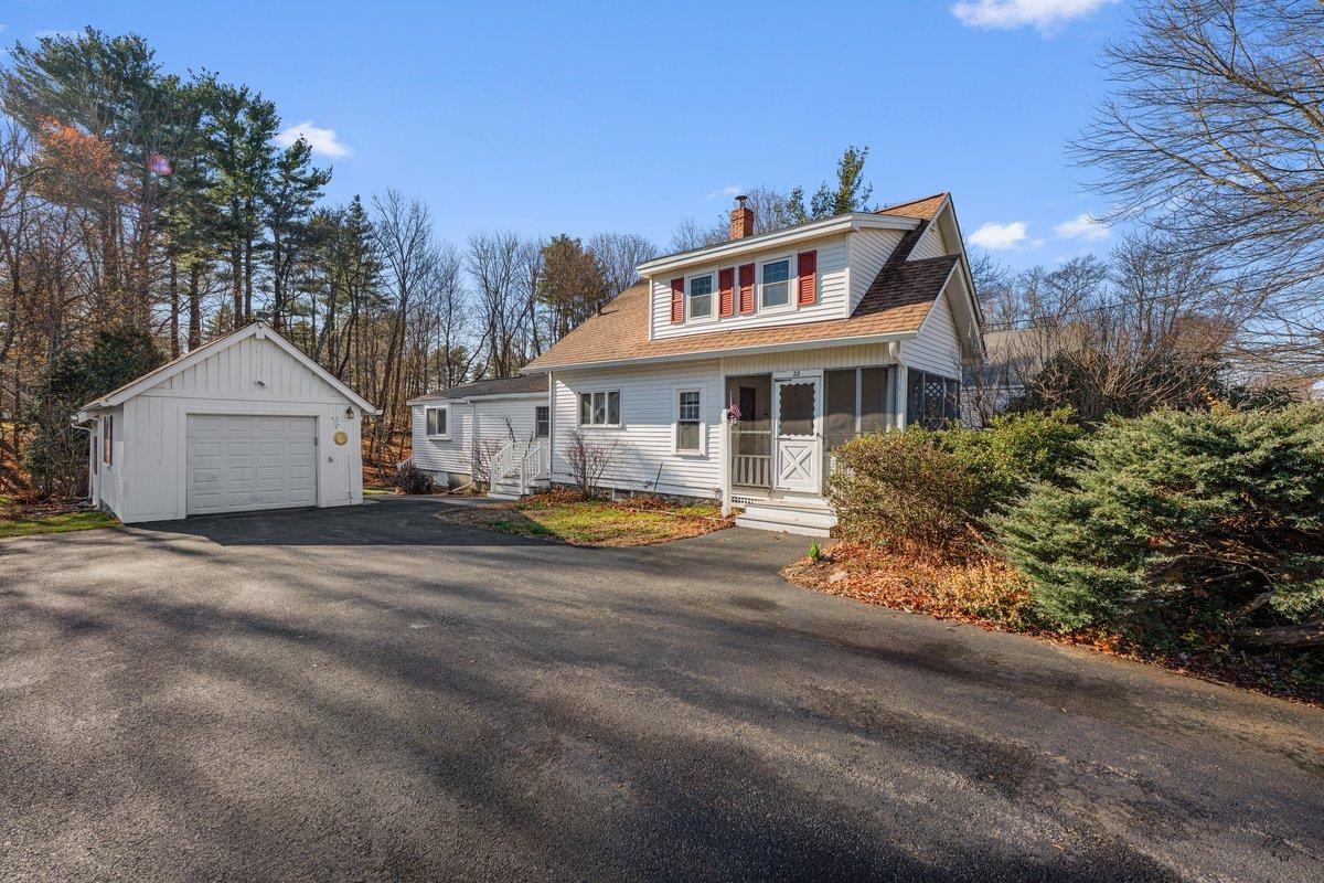 MLS 5071156: 22 West Pine Street, Plaistow NH