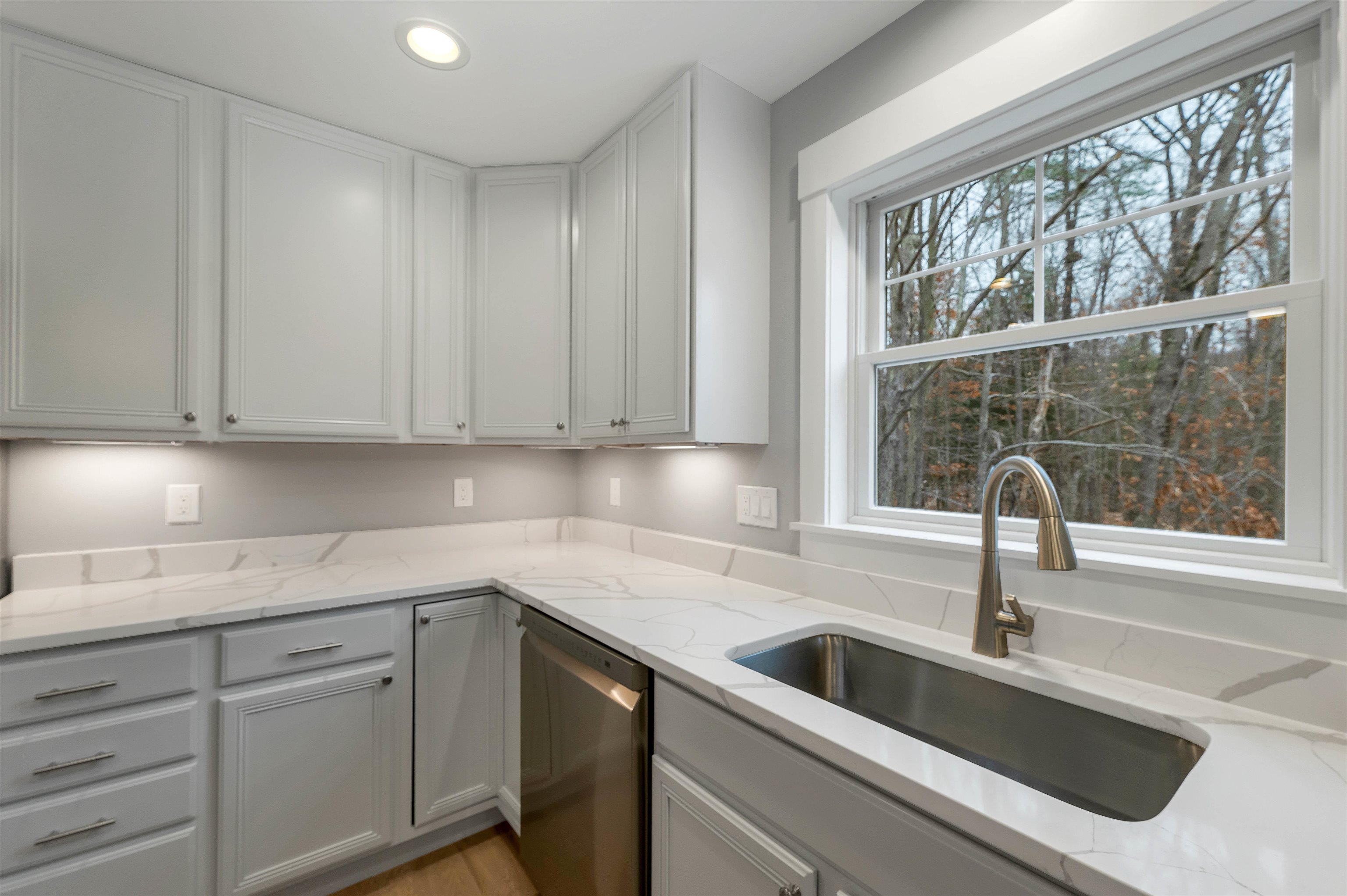 606 Alton Mountain Rd, Alton, NH 03810