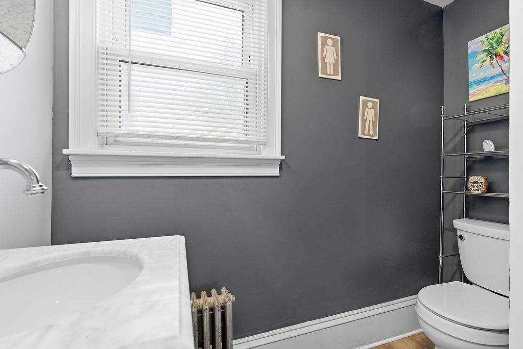 11 Charles St, Nashua, NH 03064