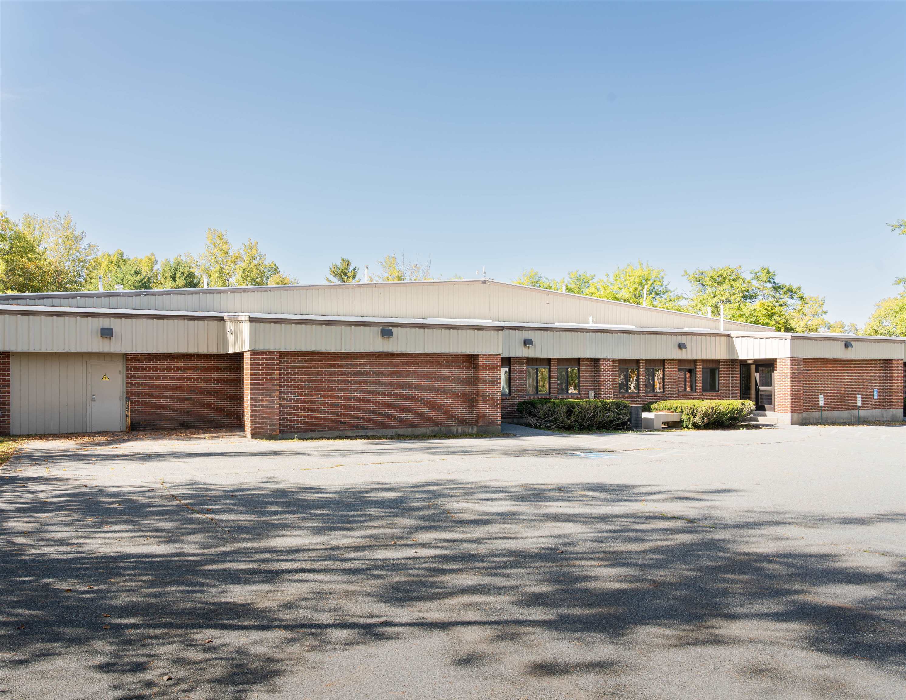 Front view 2 from Airport Road 24497289