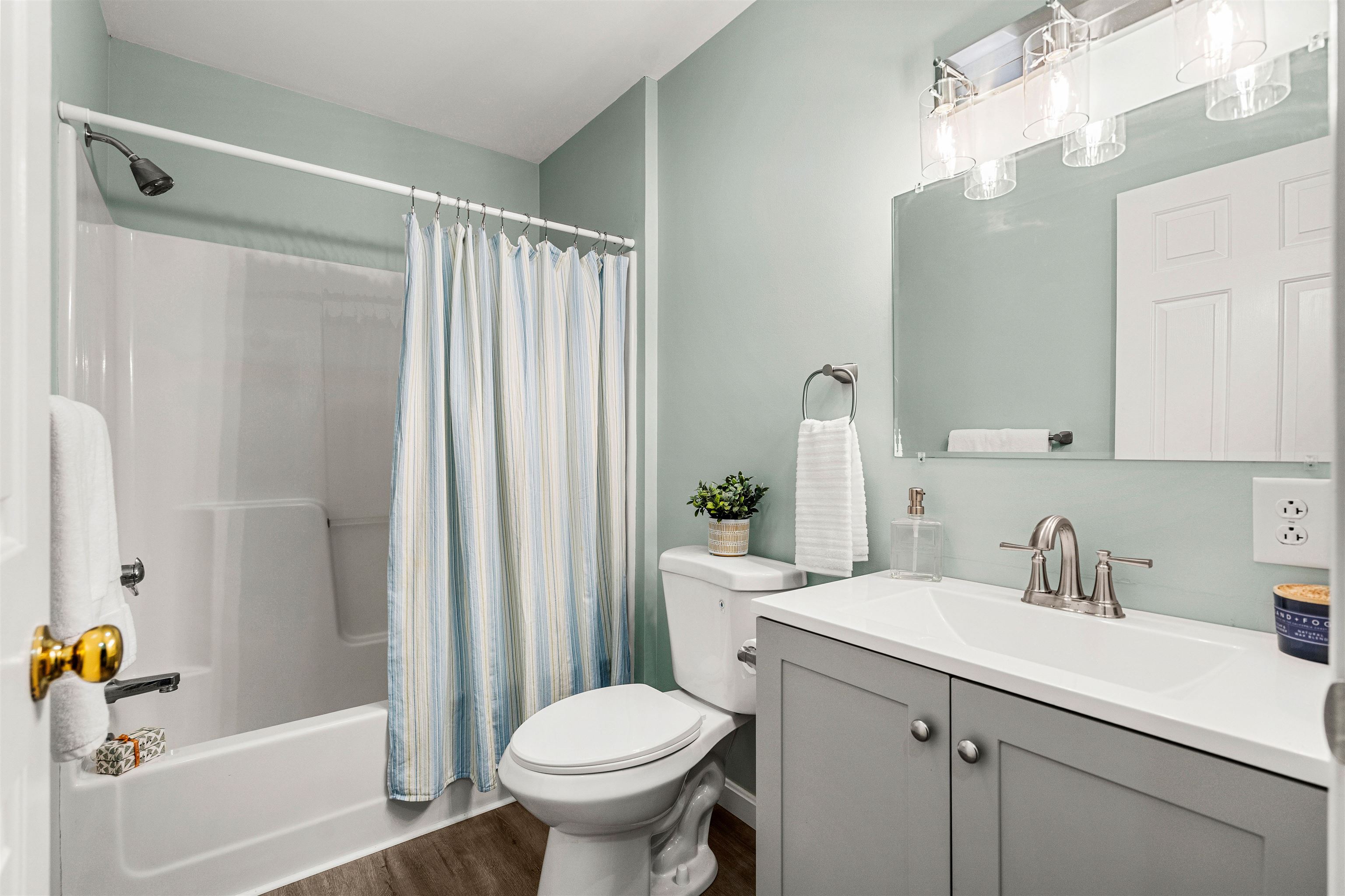 Main Bathroom