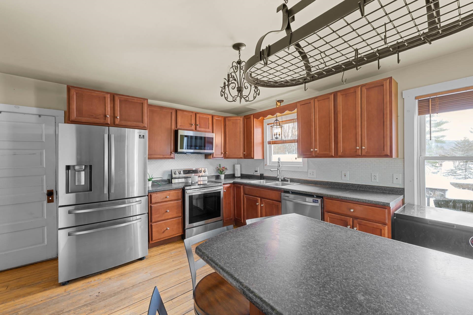 43 Davis St, Claremont, NH 03743