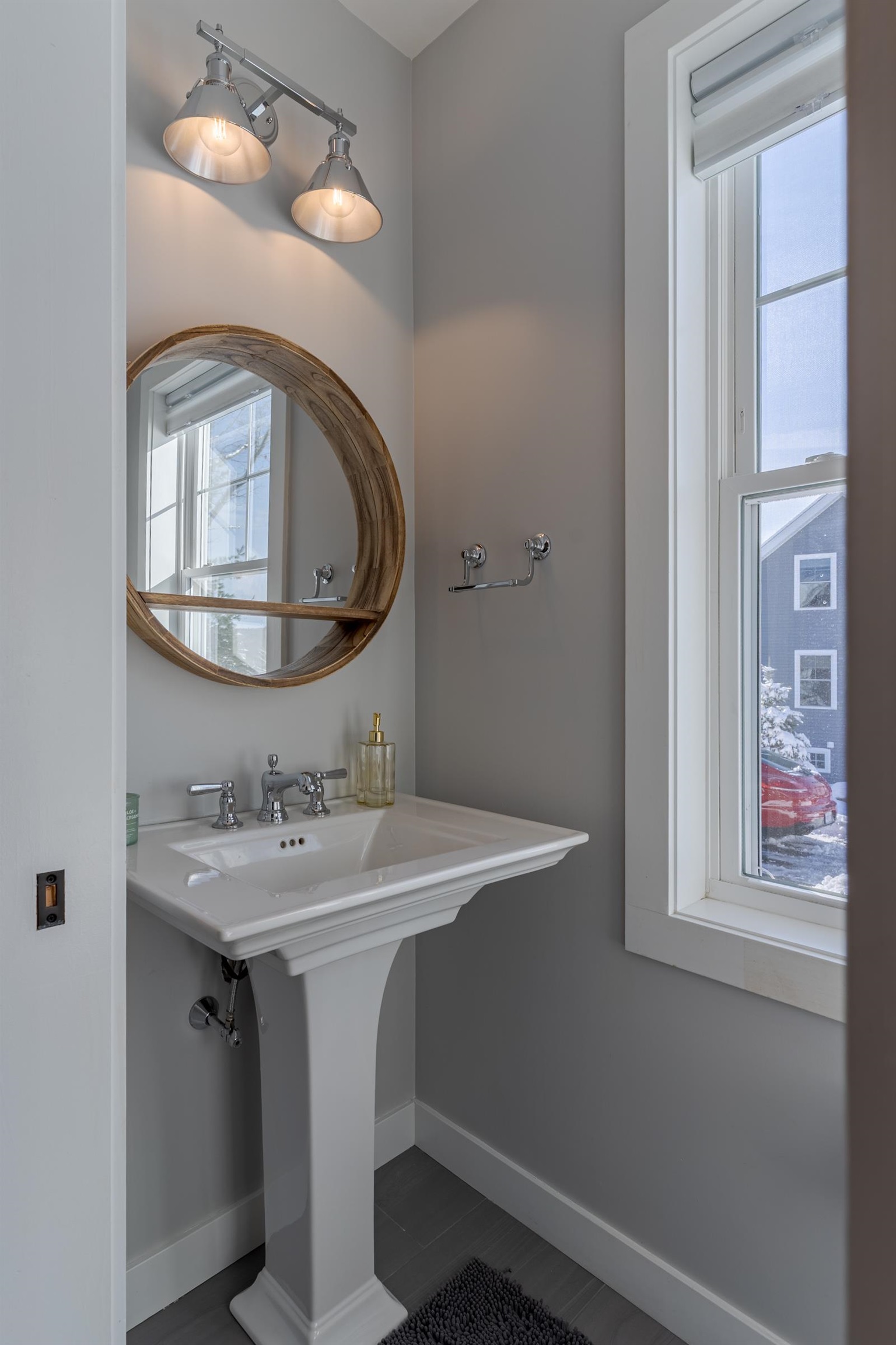 22 Sunrise Cir, Auburn, NH 03032