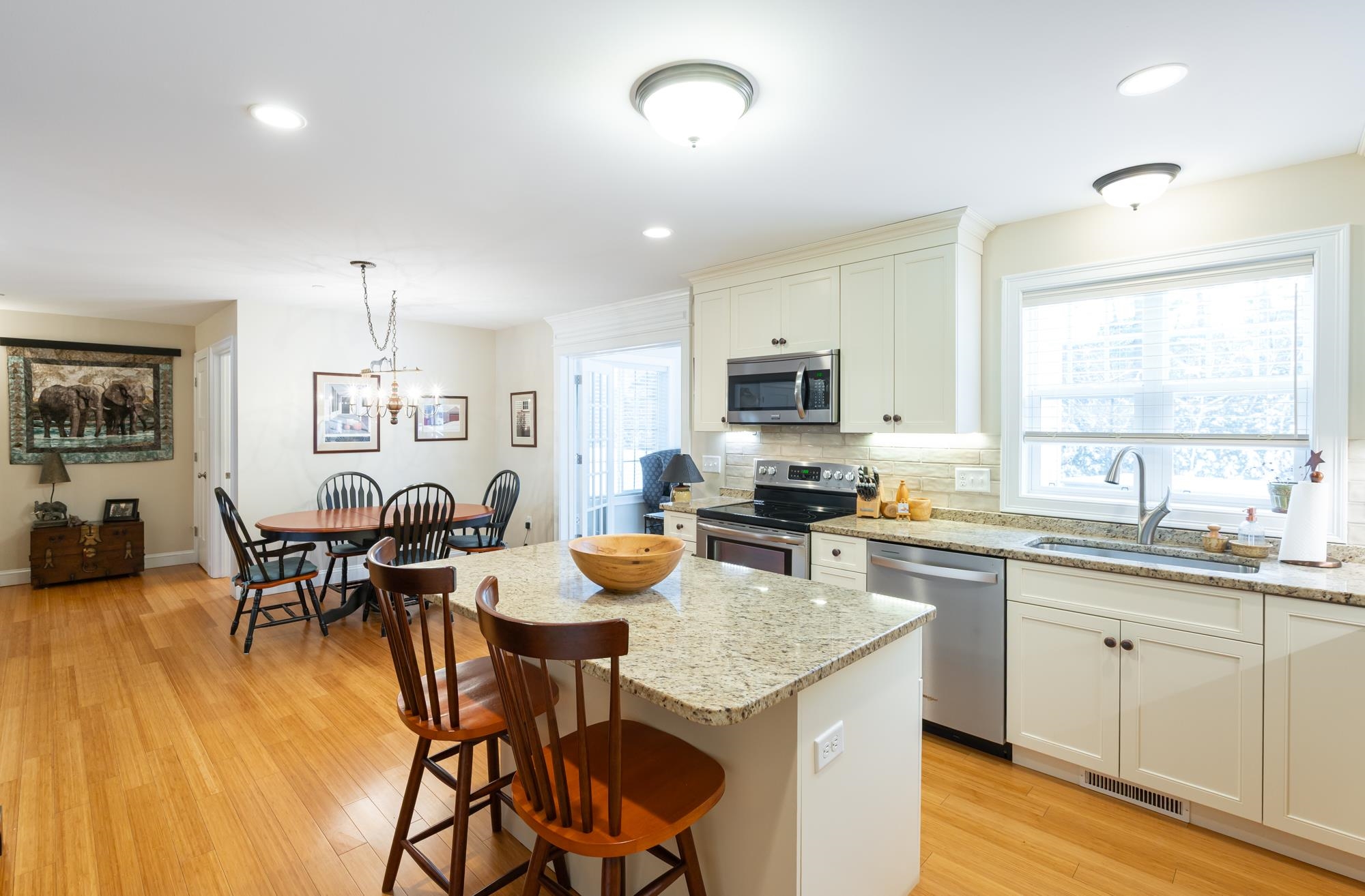 226 Villager Rd, Chester, NH 03036