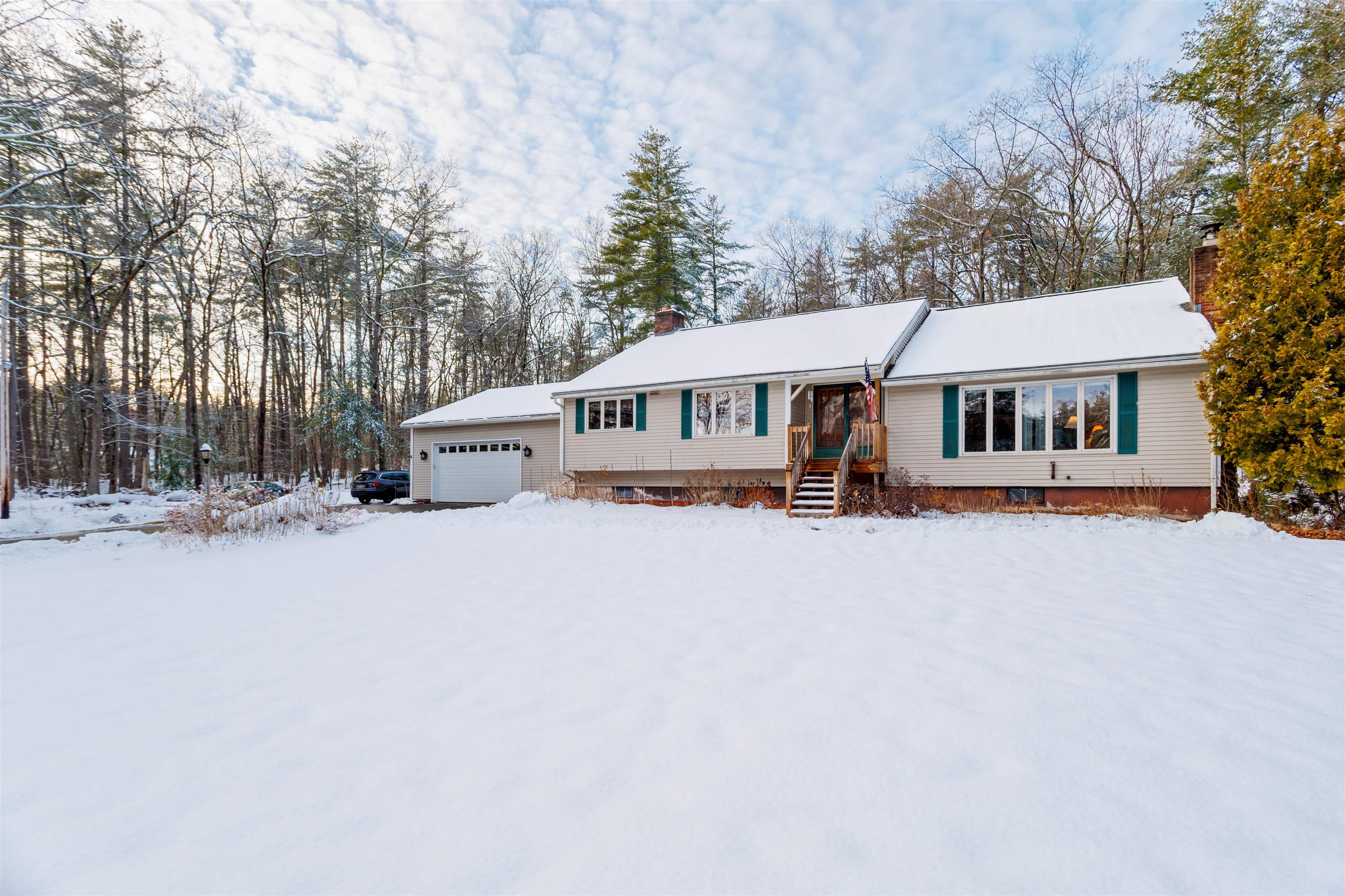 6 Yellow Wood Dr, Pelham, NH 03076