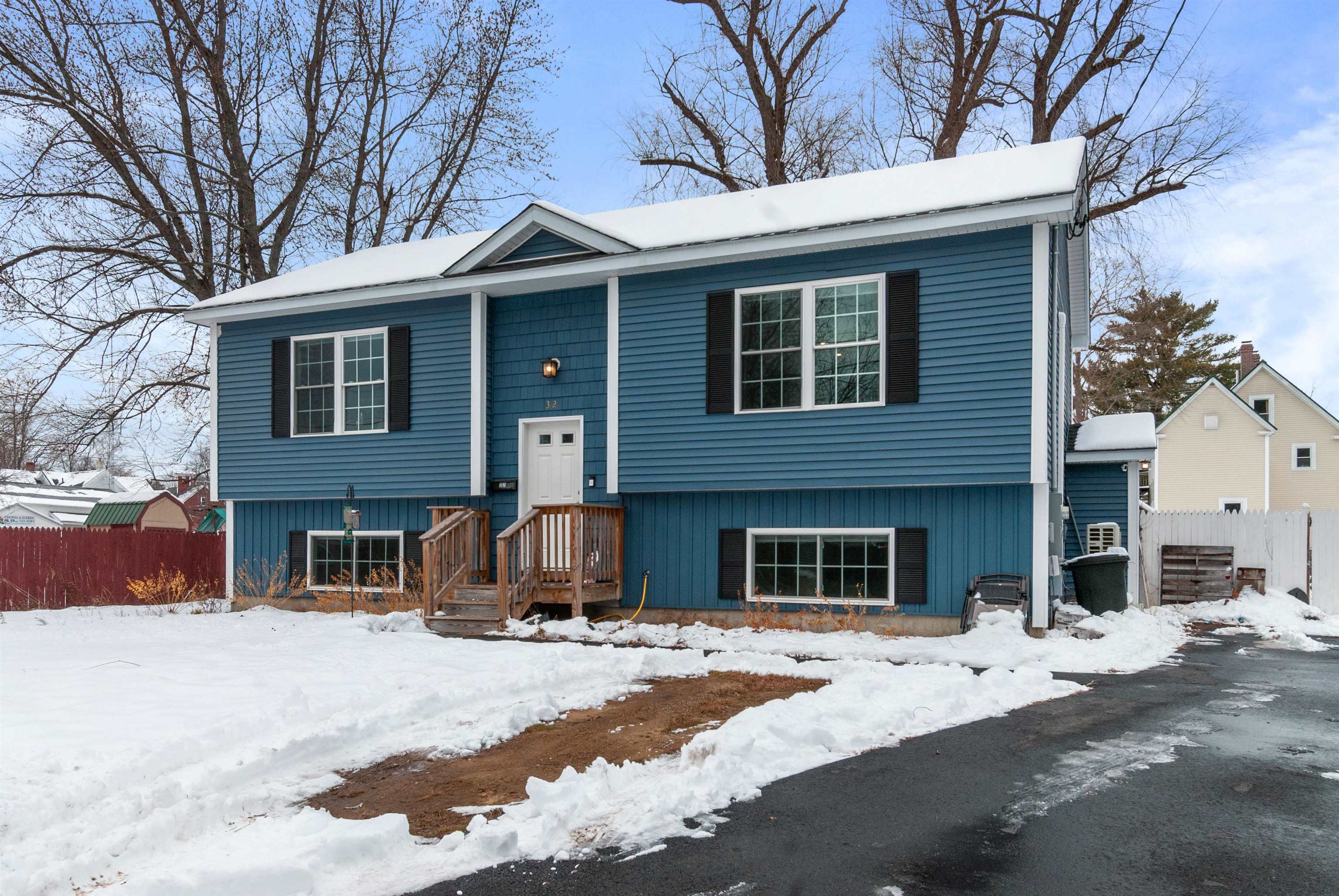 32 Mechanic St, Farmington, NH 03835