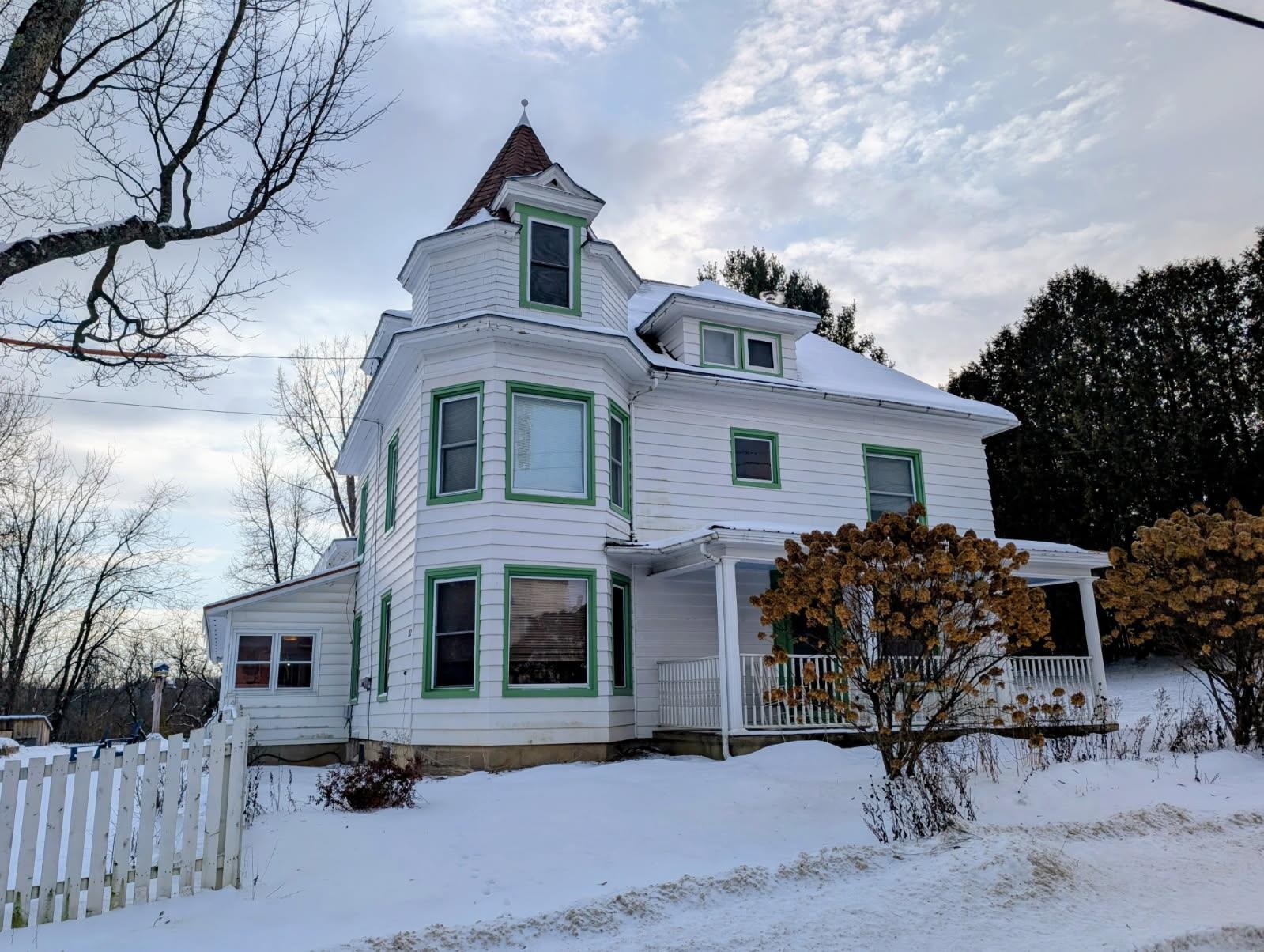 252 North Pleasant St, Troy, VT 05859