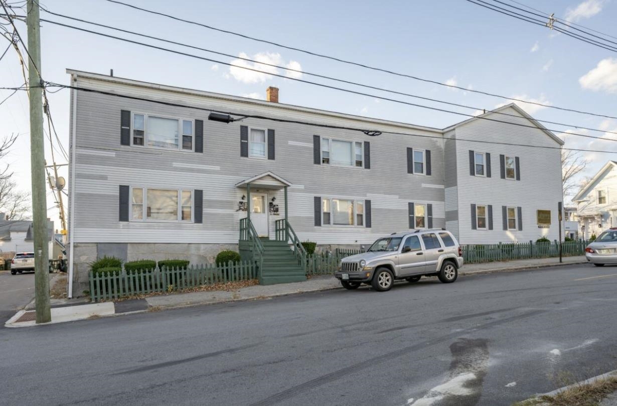 395 Lake Ave, Manchester, NH 03103