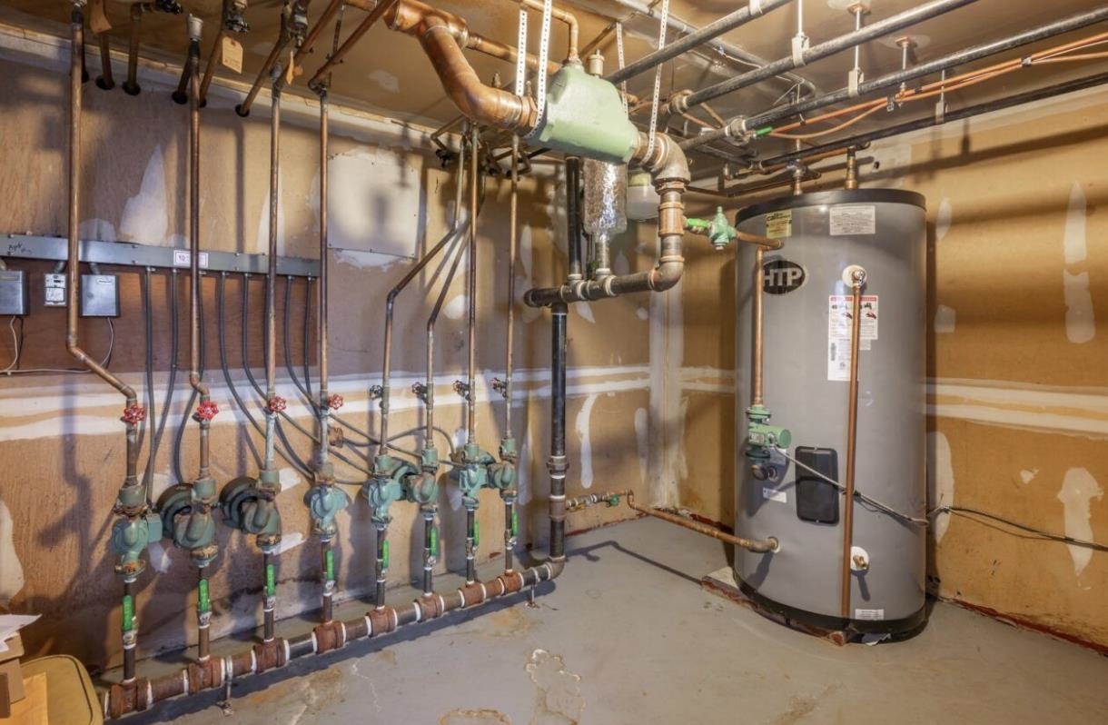 395 Lake Ave, Manchester, NH 03103