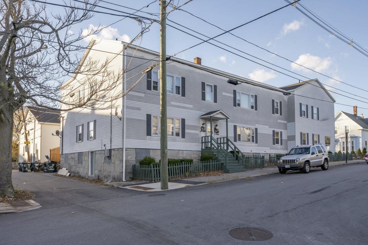 395 Lake Ave, Manchester, NH 03103