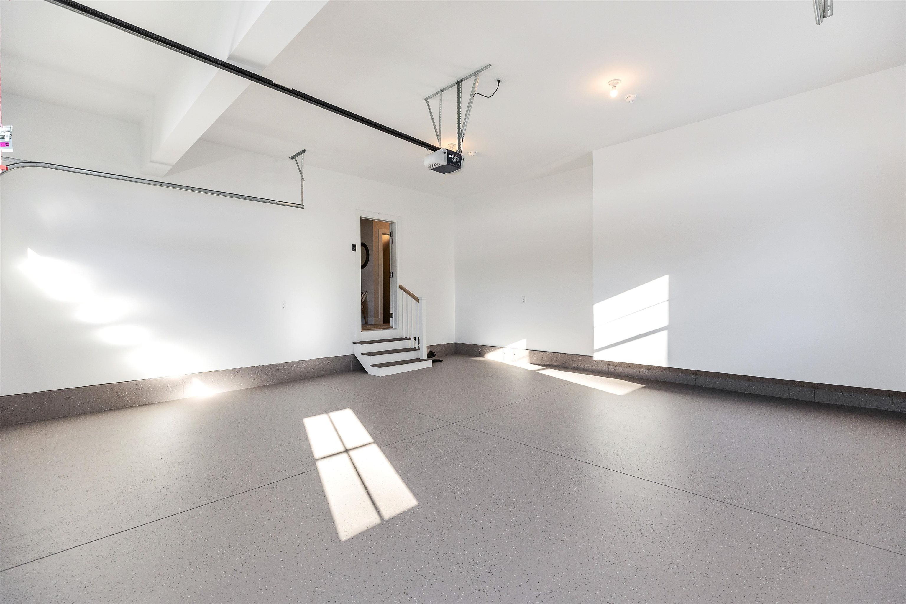 14 Overlook Cir, Auburn, NH 03032