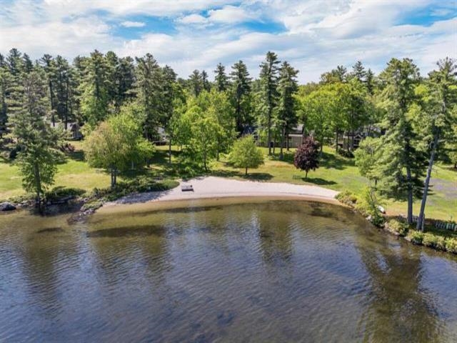 42 Point Breeze Rd, Wolfeboro, NH 03894
