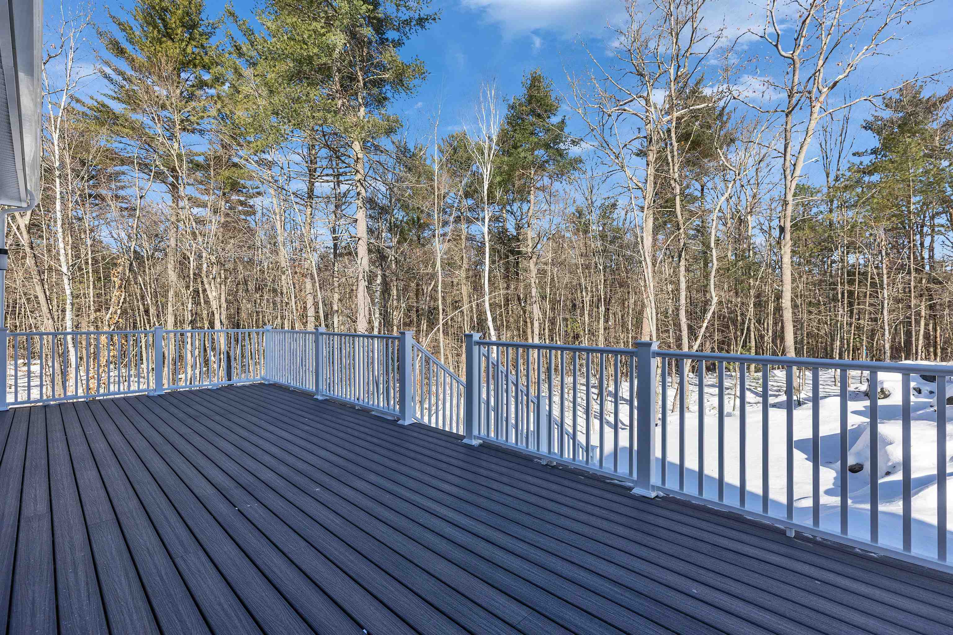 14 Overlook Cir, Auburn, NH 03032