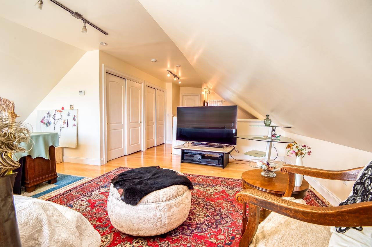 146 Calef Hw, Barrington, NH 03825