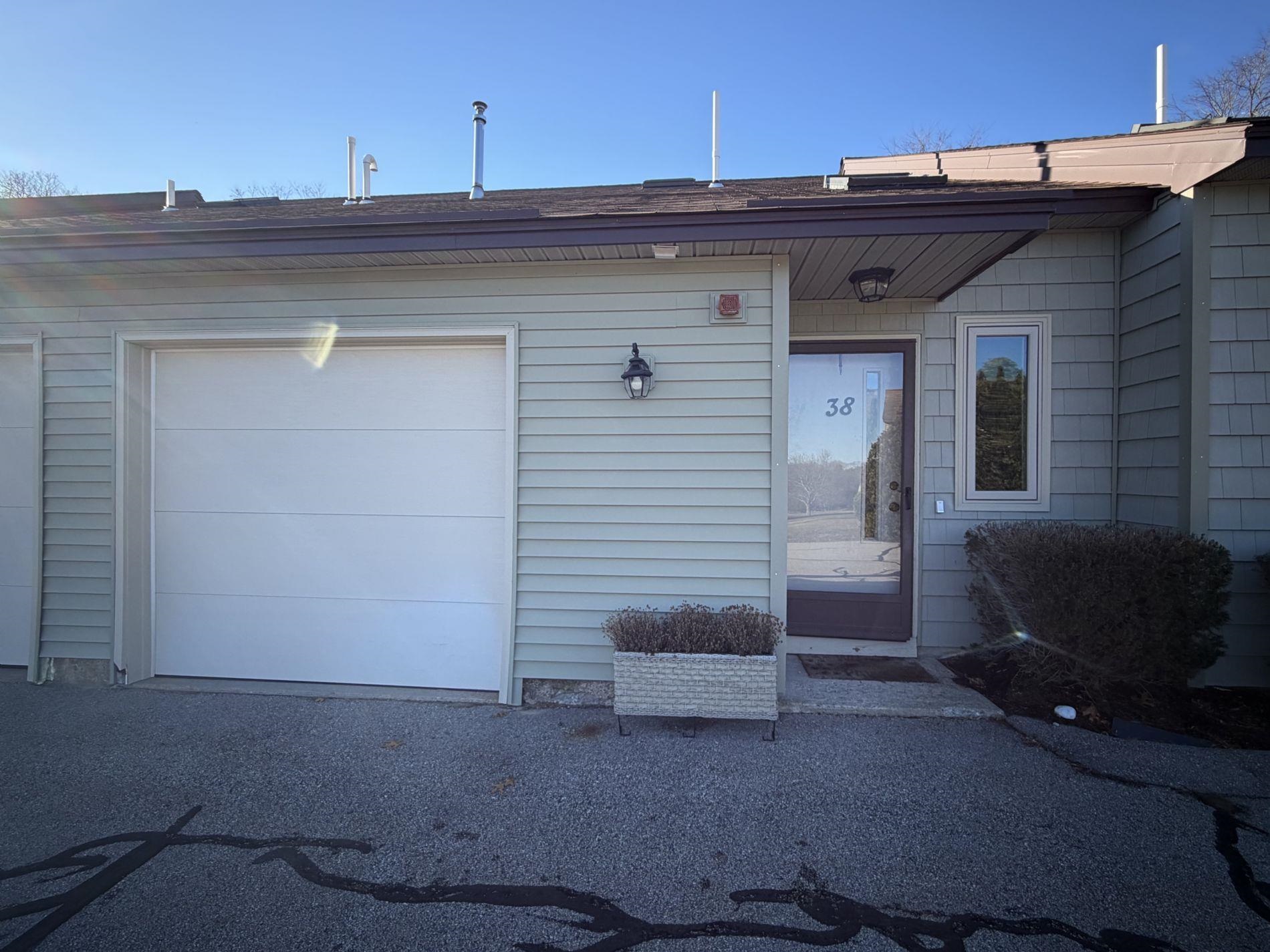 38 Tideview Dr, Dover, NH 03820