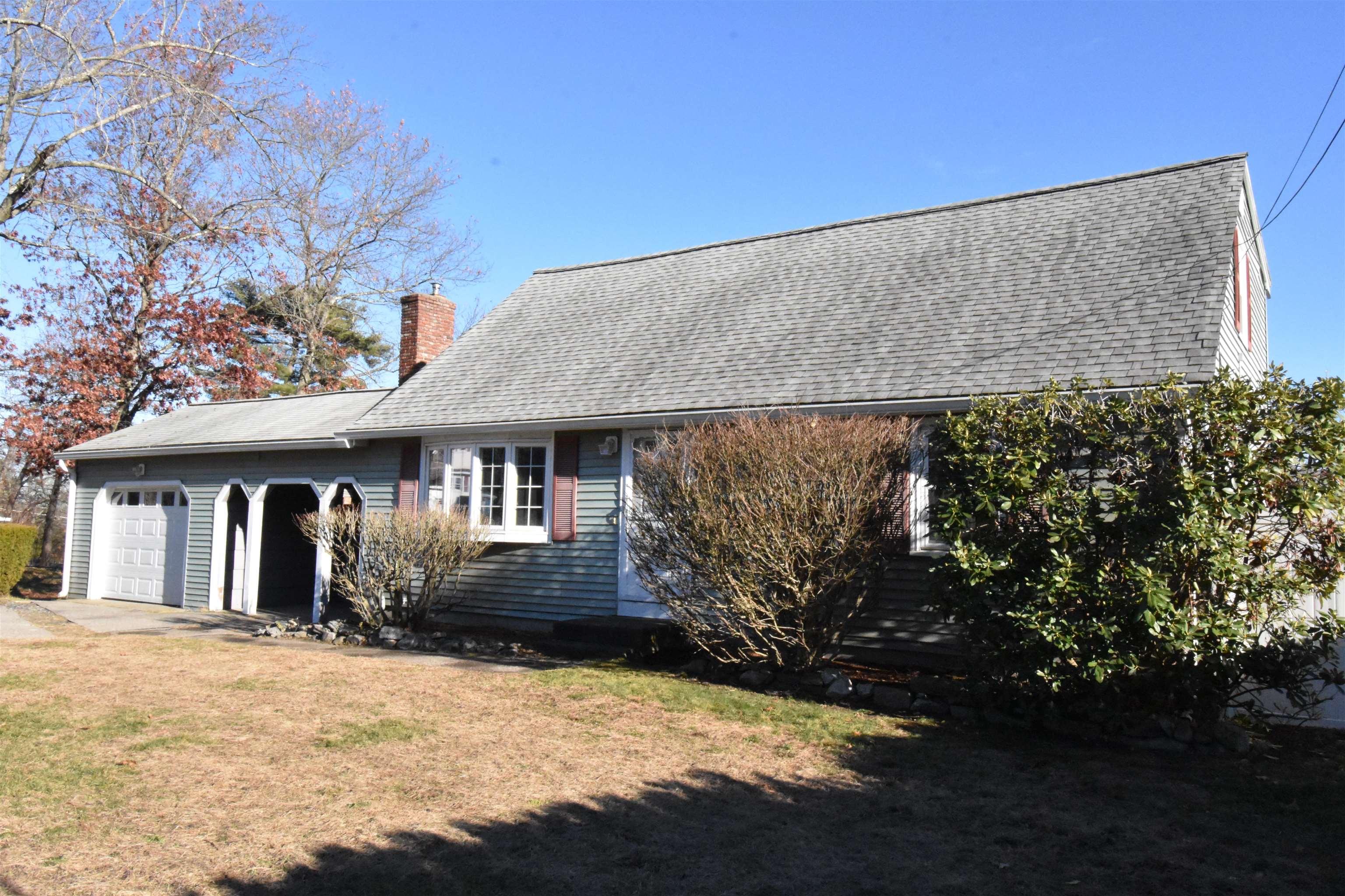 2 Wakefield Dr, Nashua, NH 03062