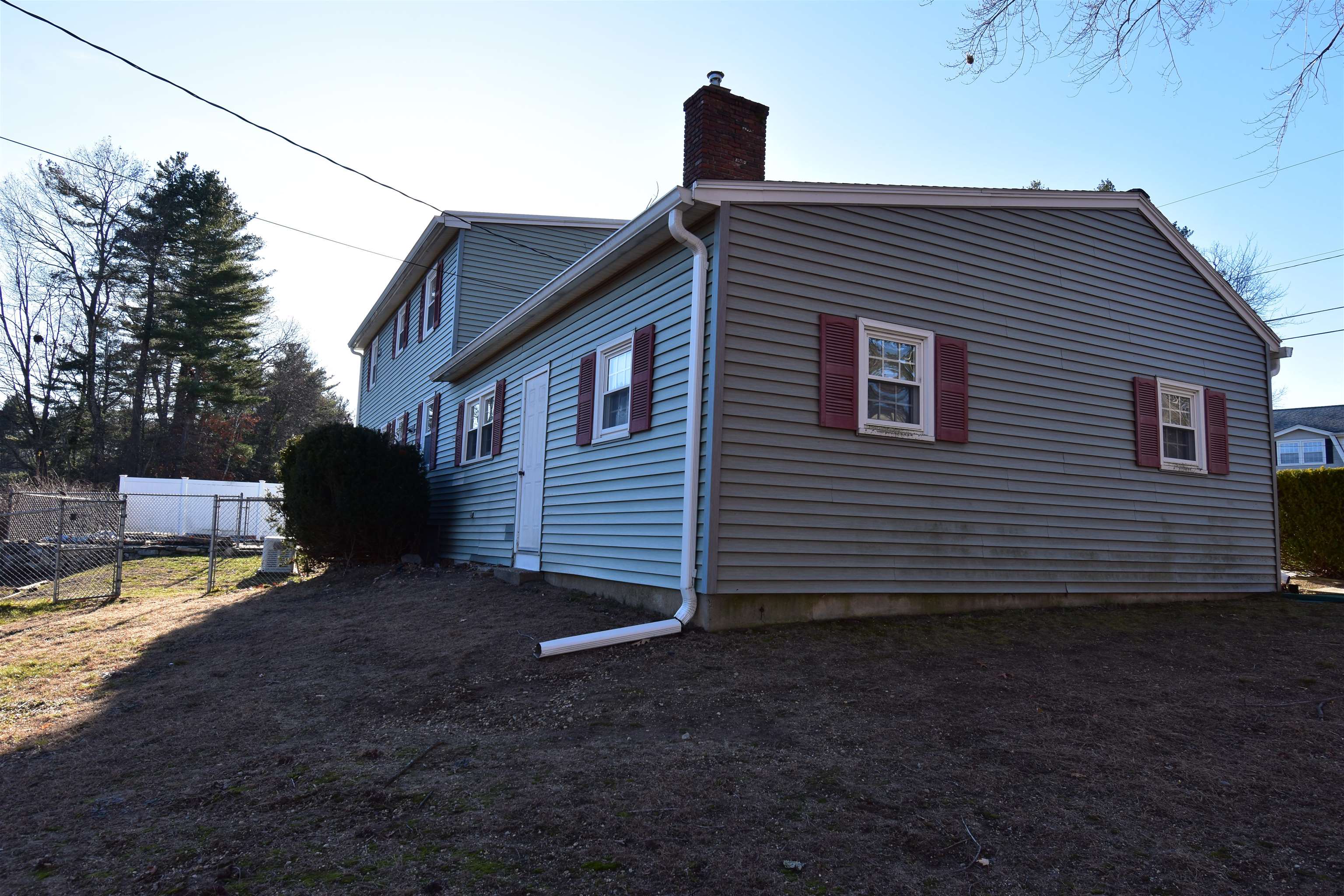 2 Wakefield Dr, Nashua, NH 03062