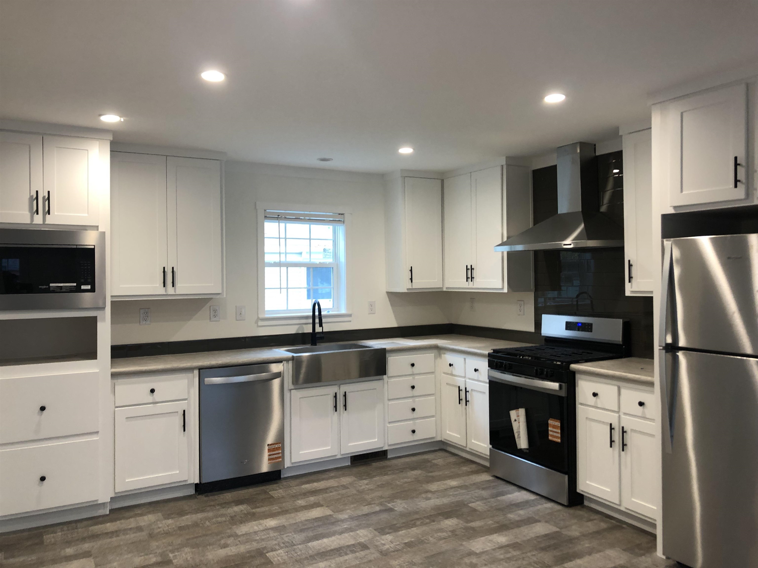 18 Madison Dr, Hampstead, NH 03841