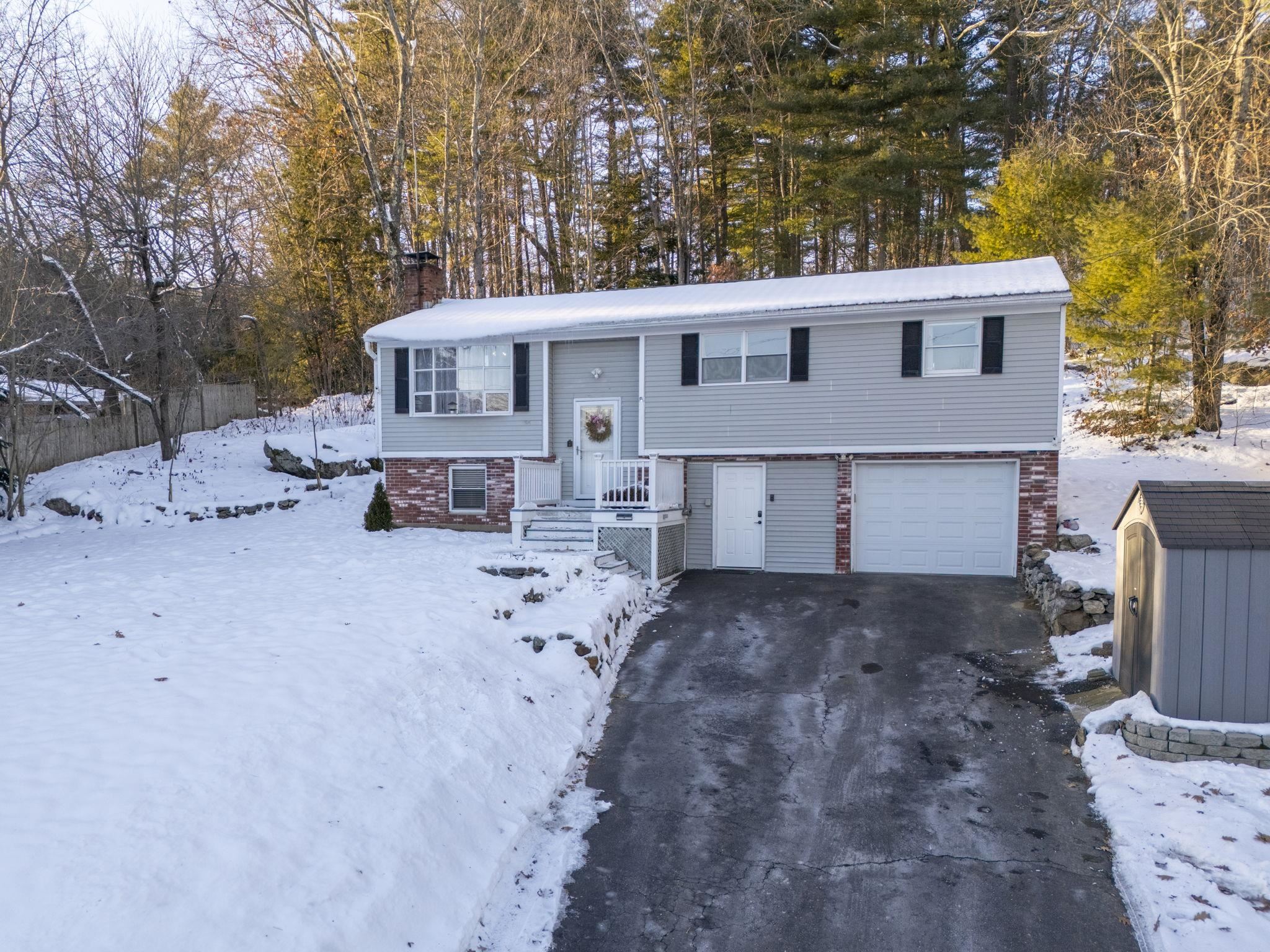 2 Brandywine Dr, Hooksett, NH 03106