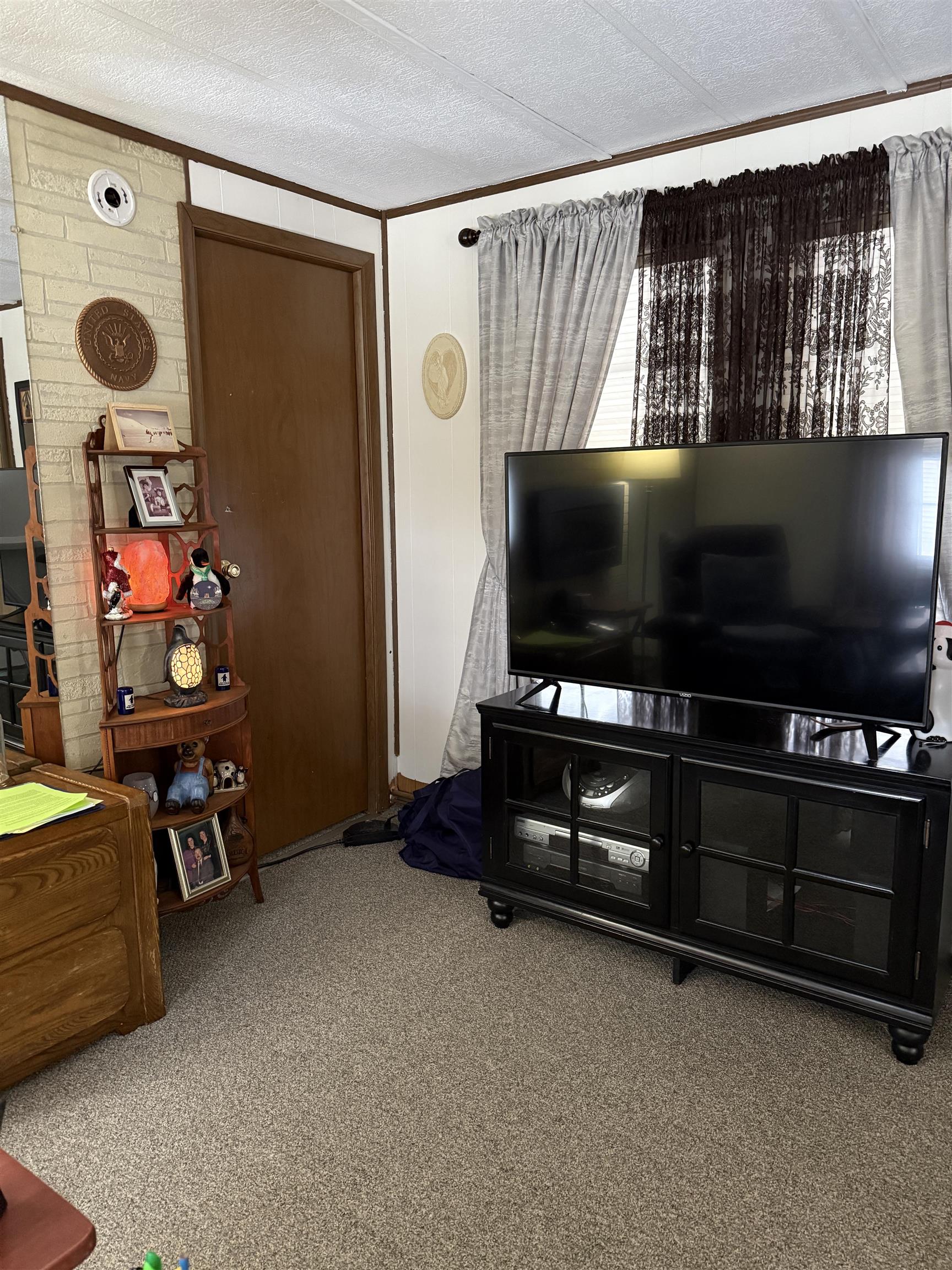 1013 Camelot Dr, Exeter, NH 03833