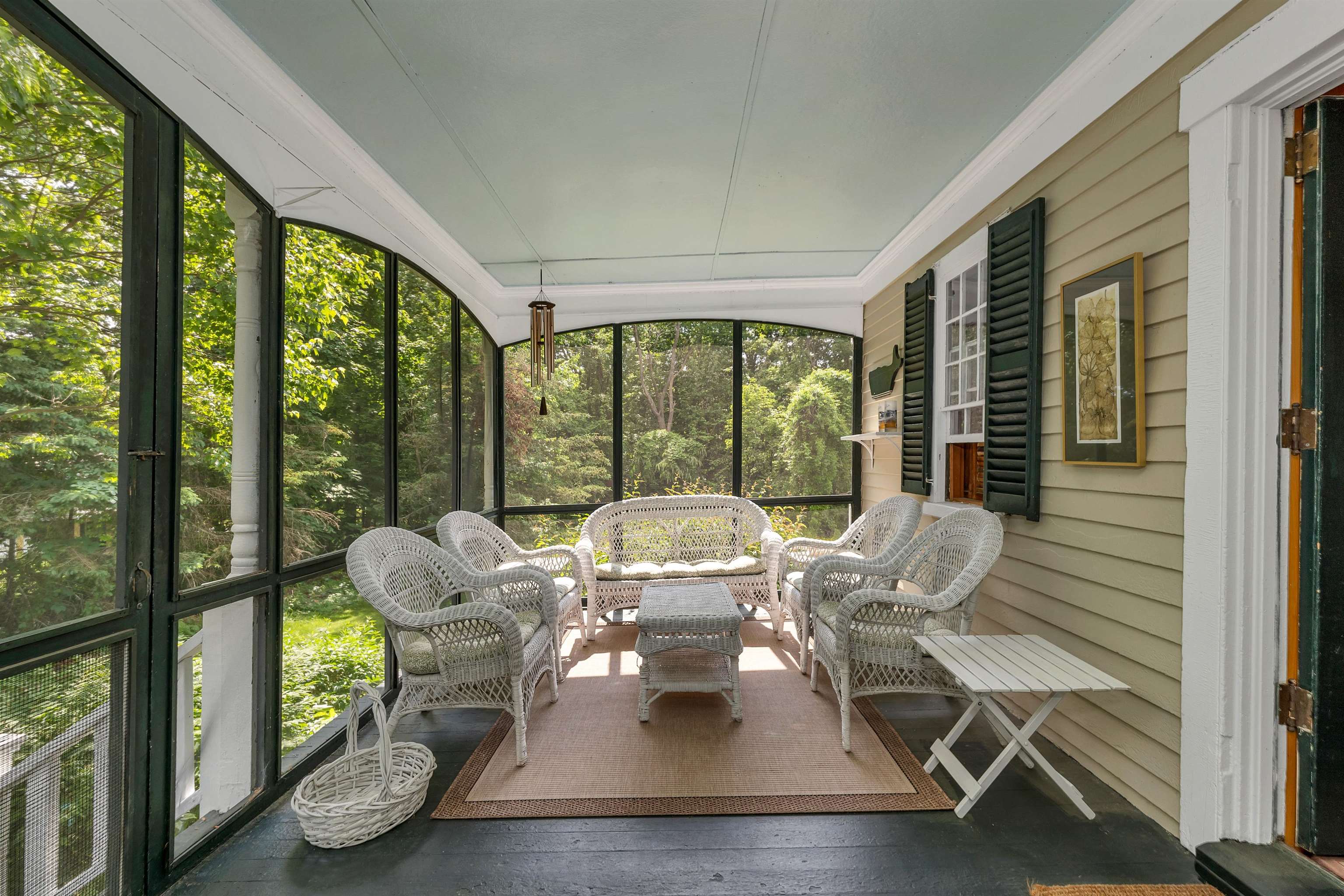 27 Wentworth Ave, Laconia, NH 03246