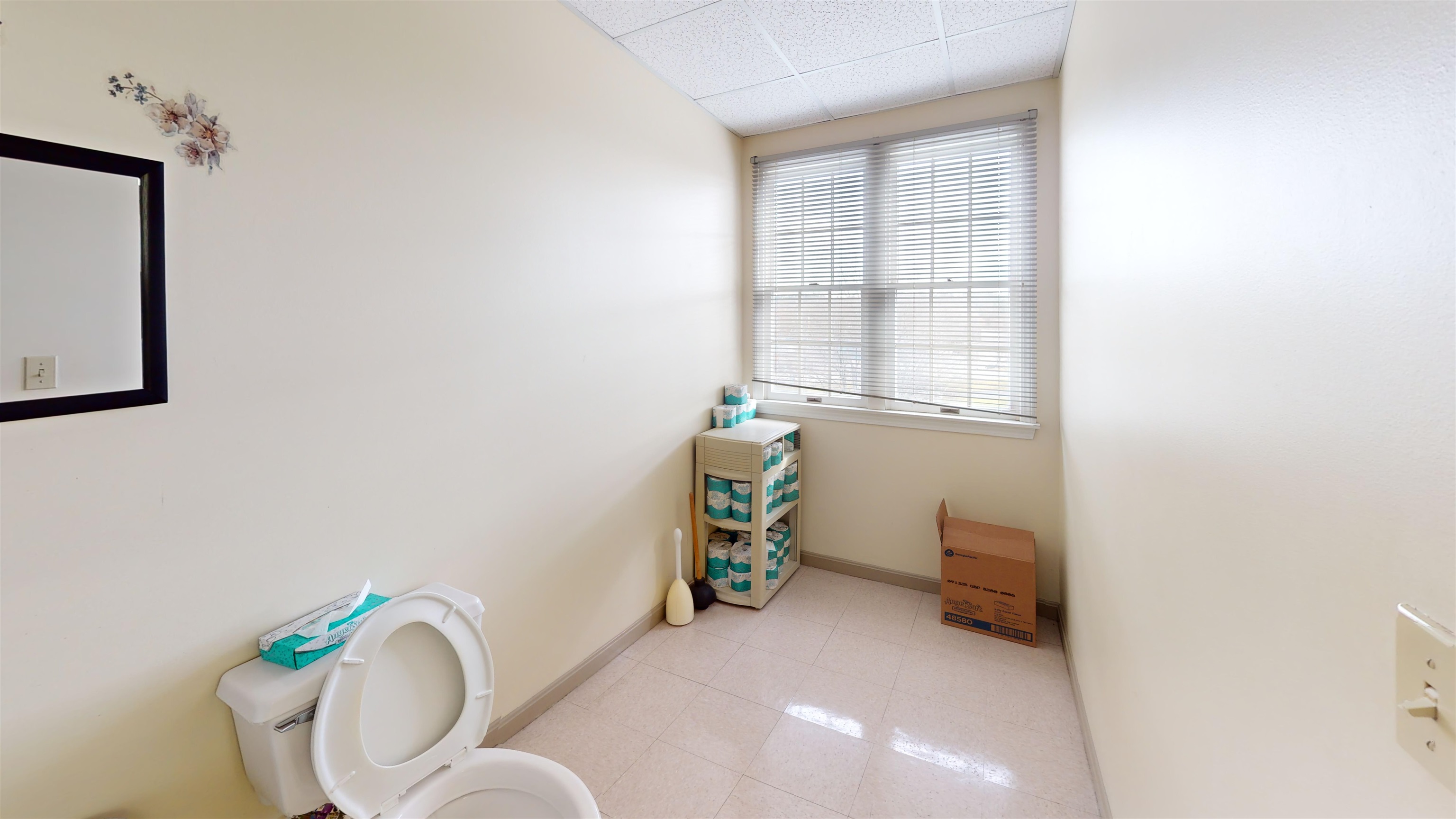 769 South Main St, Manchester, NH 03102