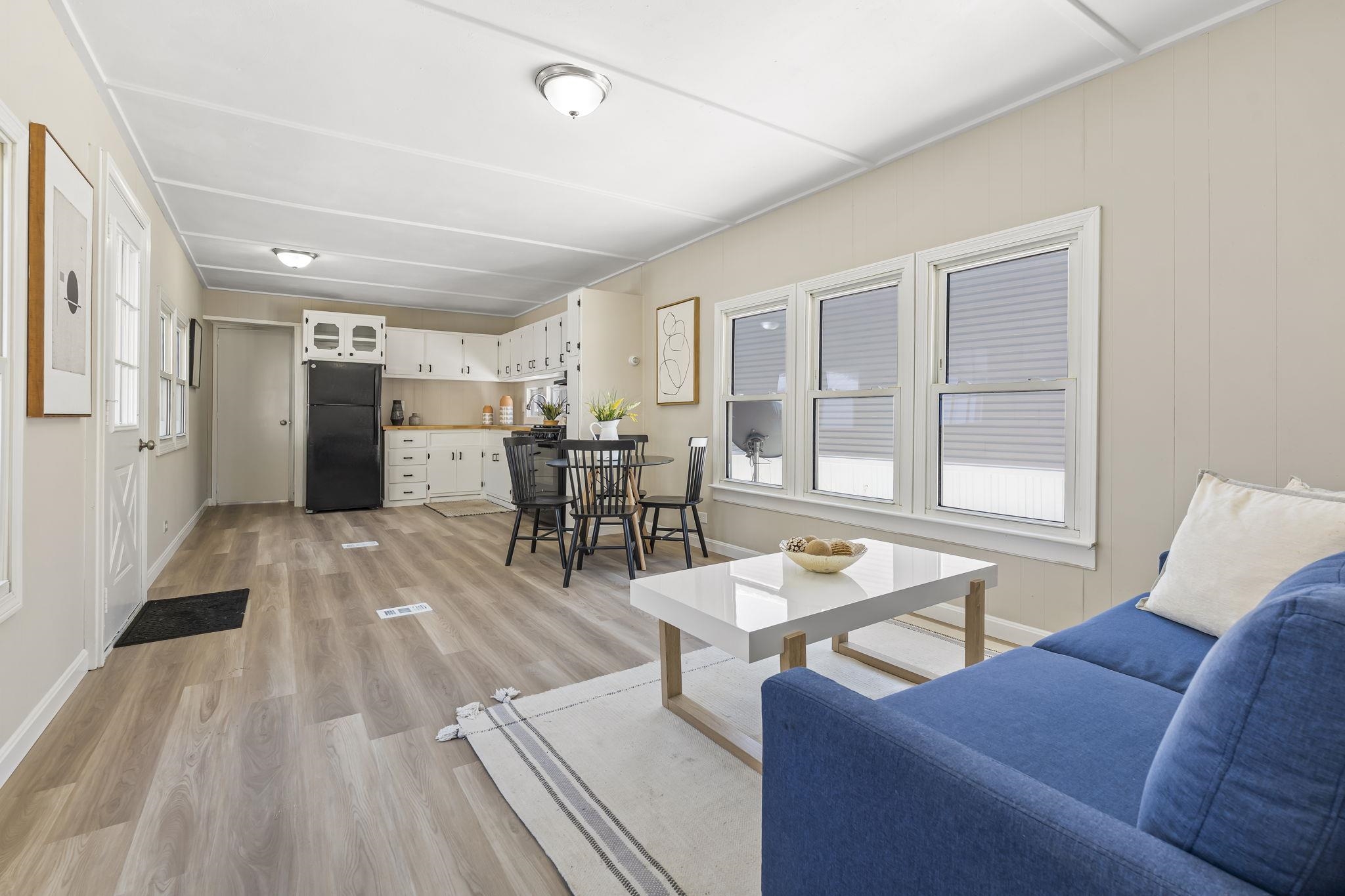 14 Stage Coach Cir, Londonderry, NH 03053