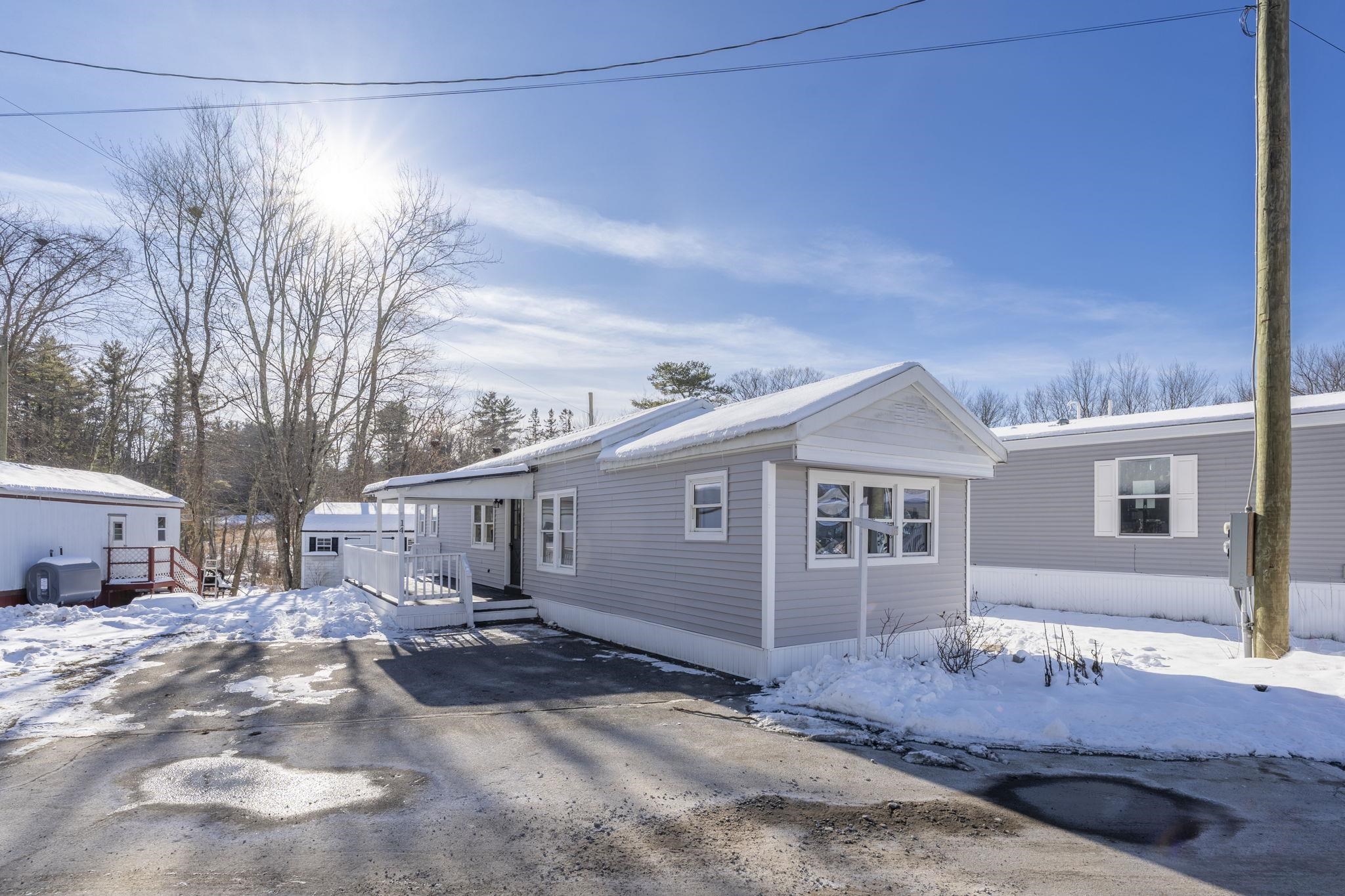 14 Stage Coach Cir, Londonderry, NH 03053