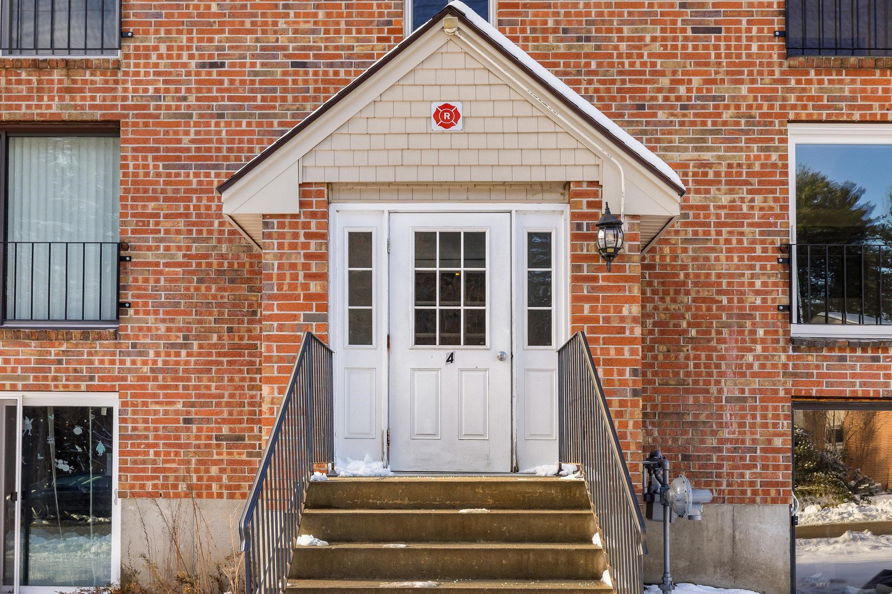 4 Brookside Dr, Exeter, NH 03833