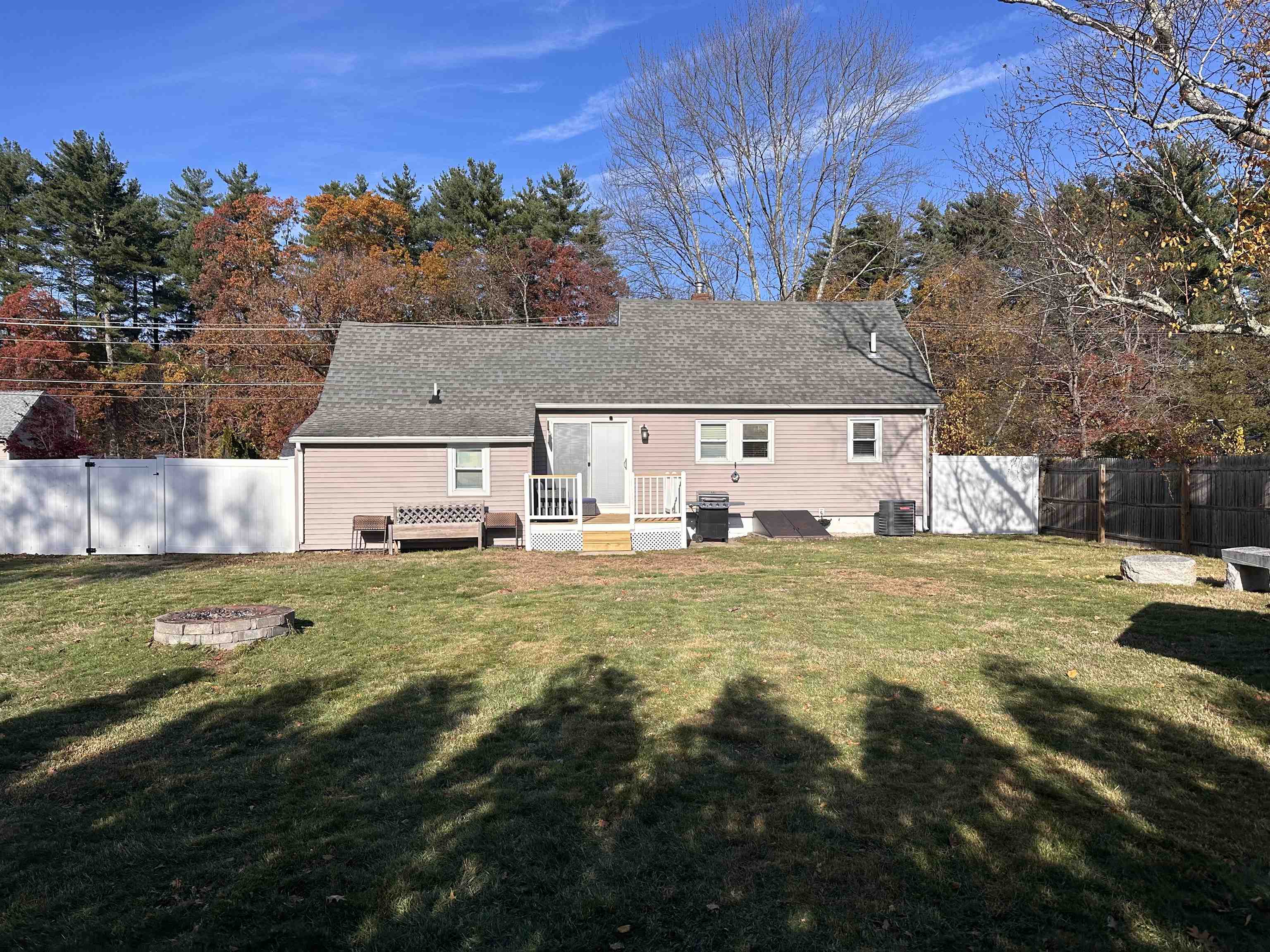 17 Walton Rd, Plaistow, NH 03865