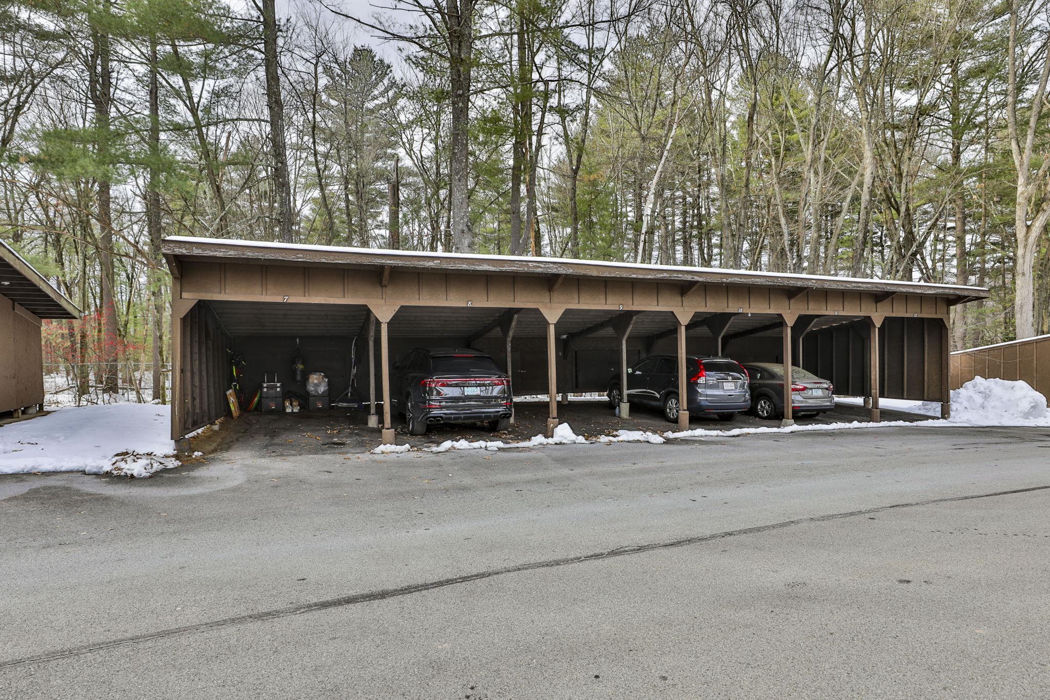 4-08 Autumn Leaf Dr, Nashua, NH 03060