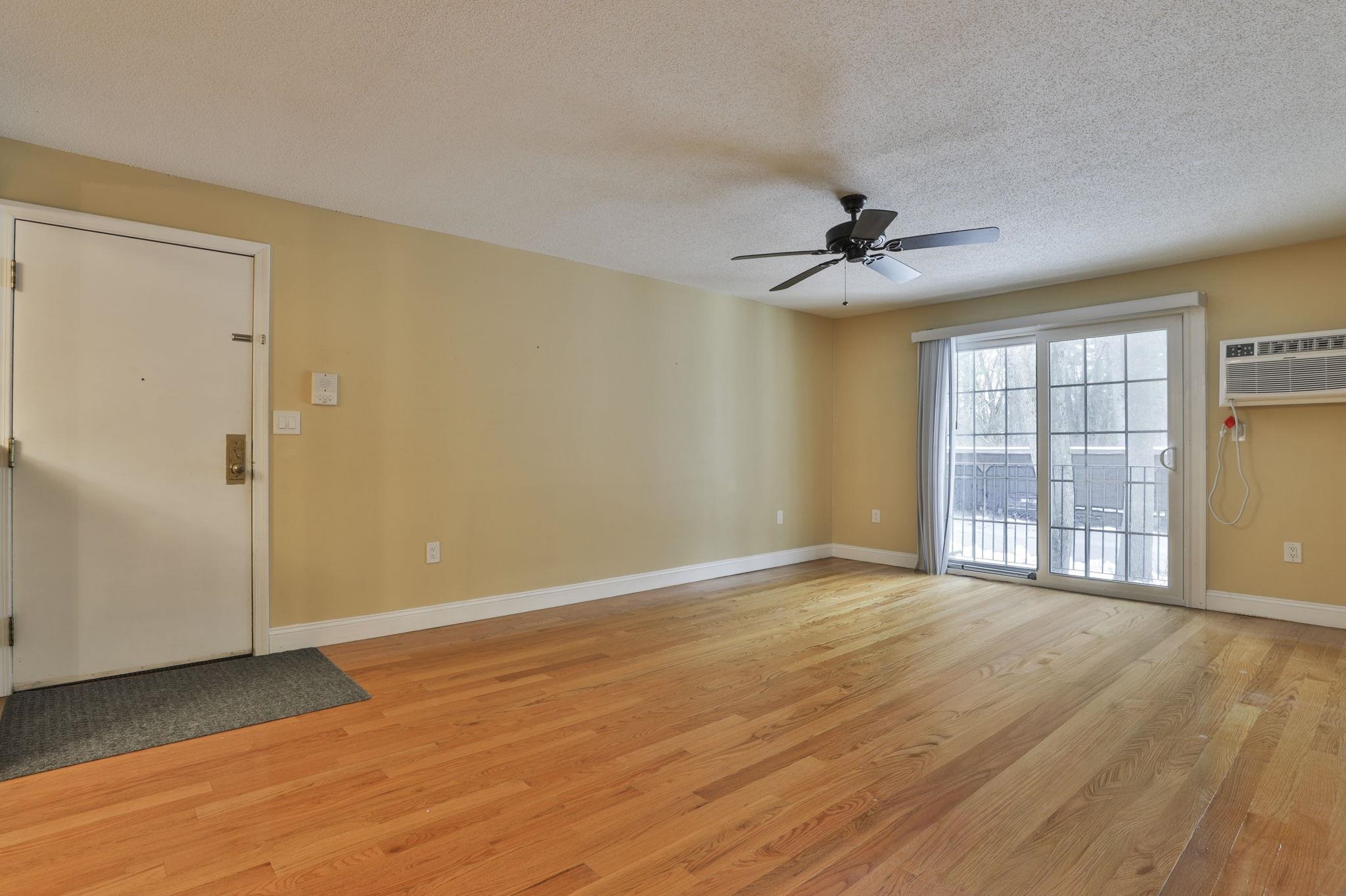 4-08 Autumn Leaf Dr, Nashua, NH 03060