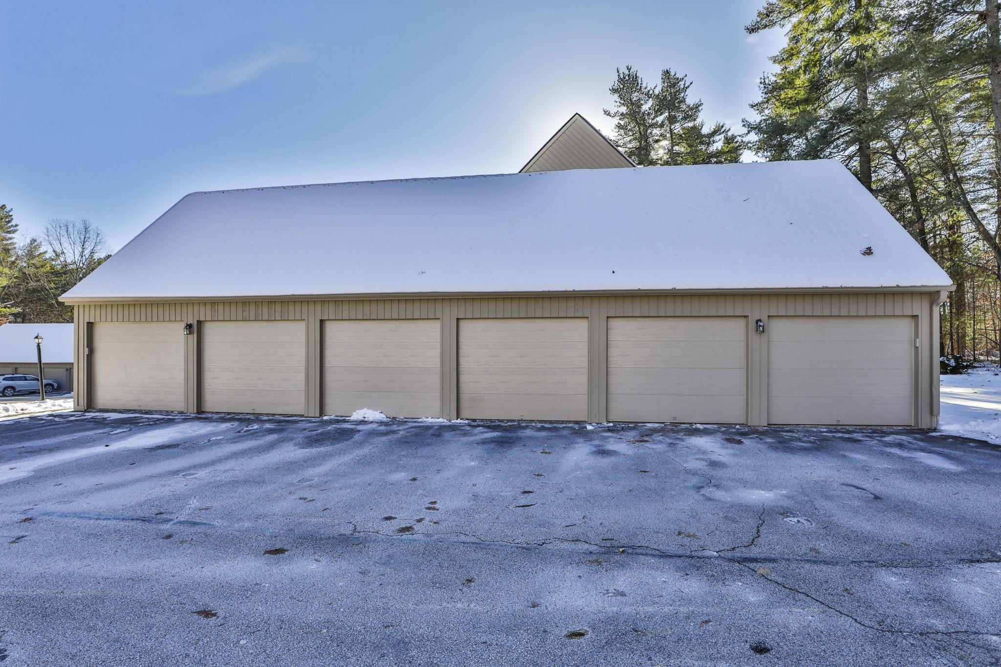 24 Suffolk Ct, Bedford, NH 03110