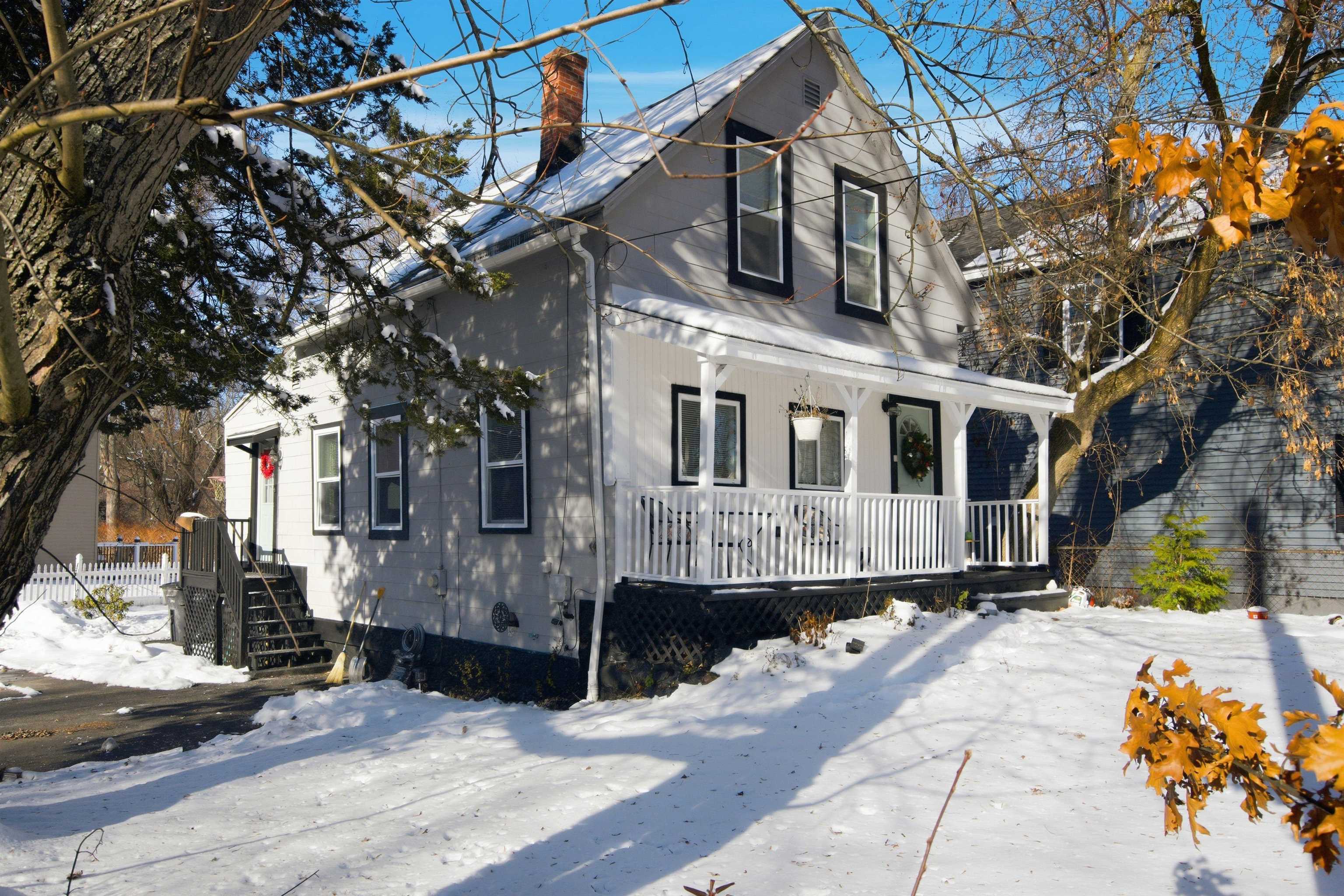 29 Central St, Derry, NH 03038