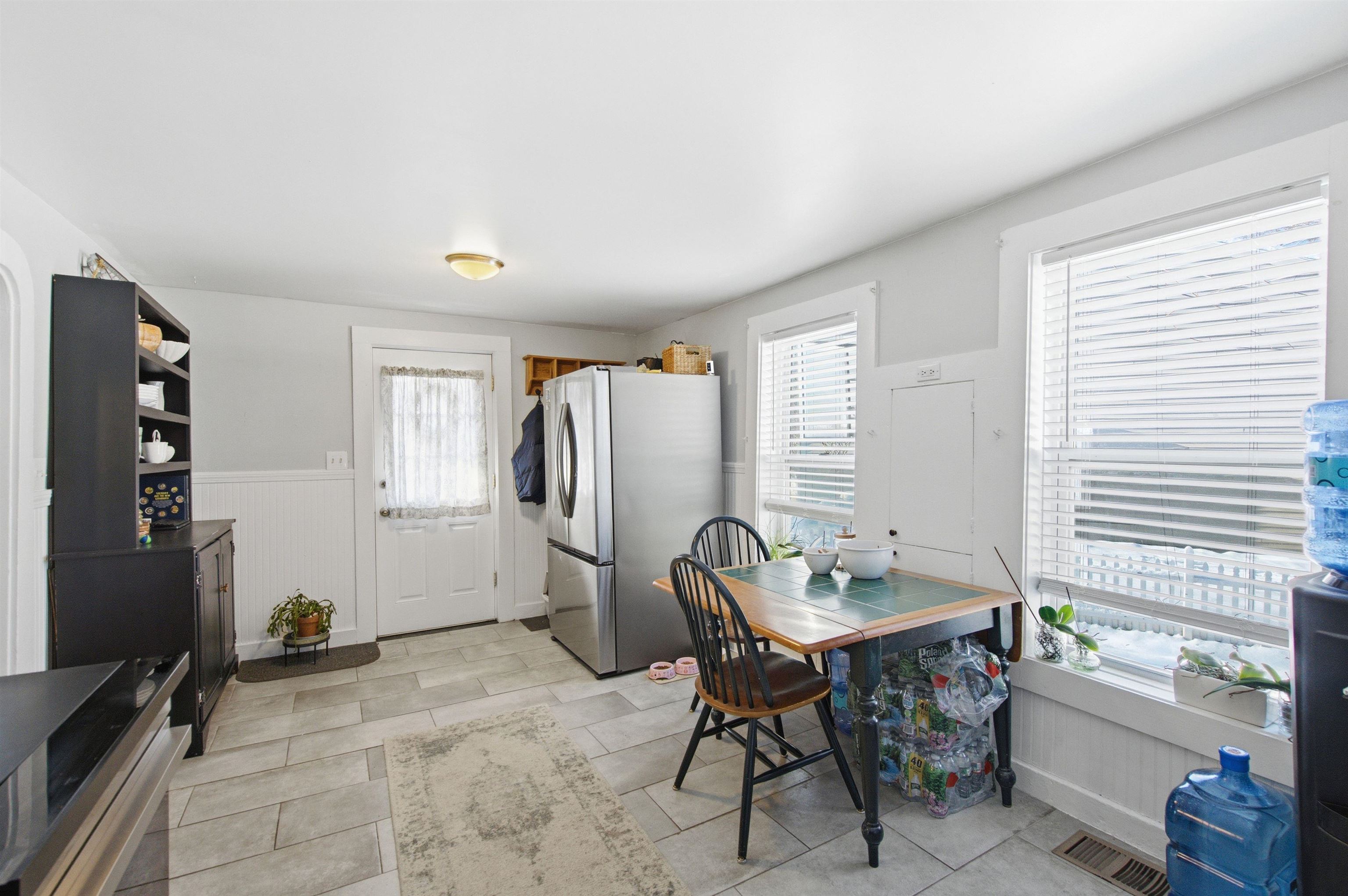 29 Central St, Derry, NH 03038