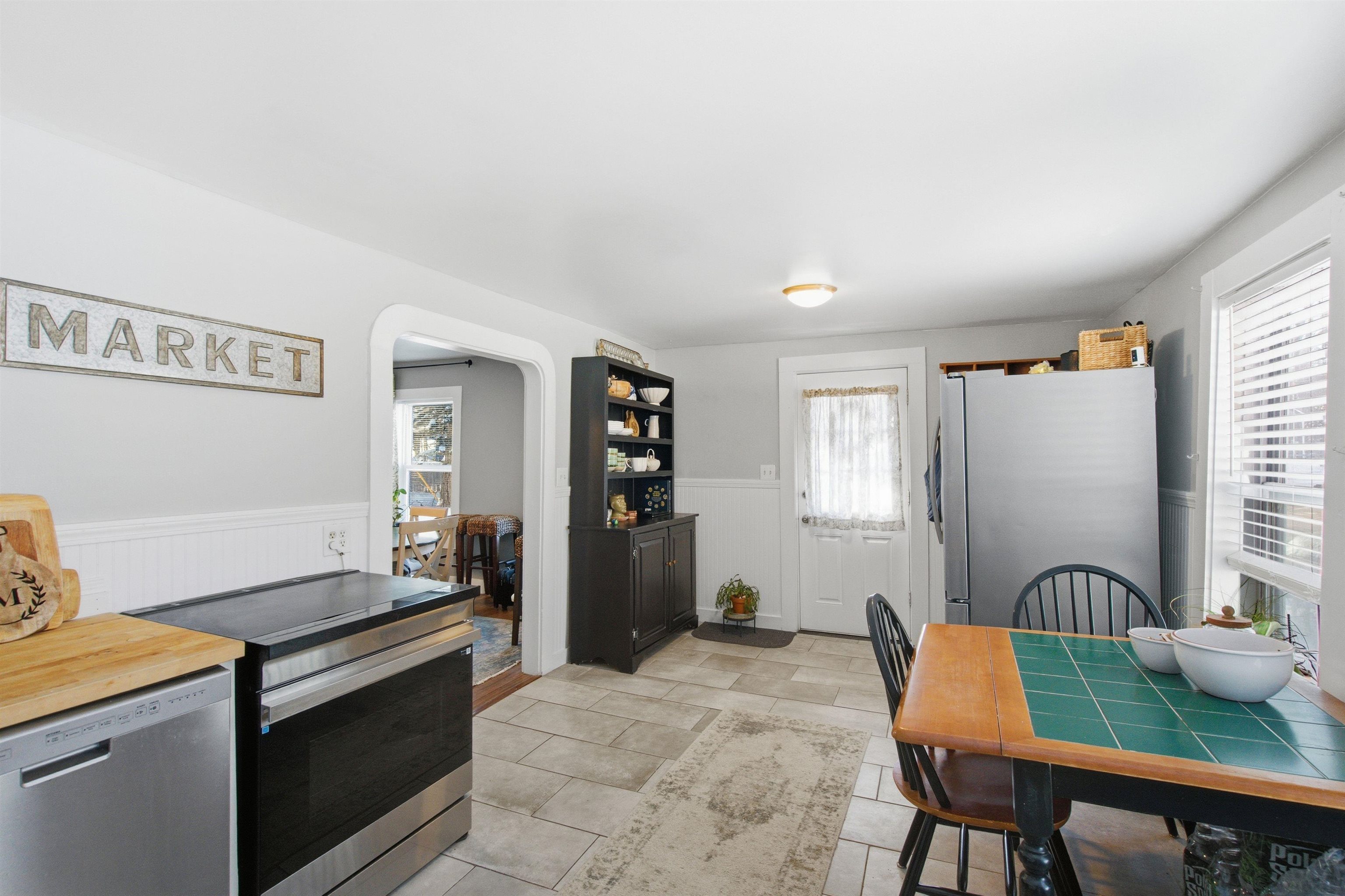 29 Central St, Derry, NH 03038