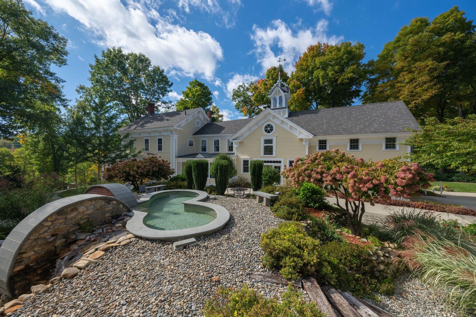 11 Cream Pot Hill Rd, Hinsdale, NH 03451