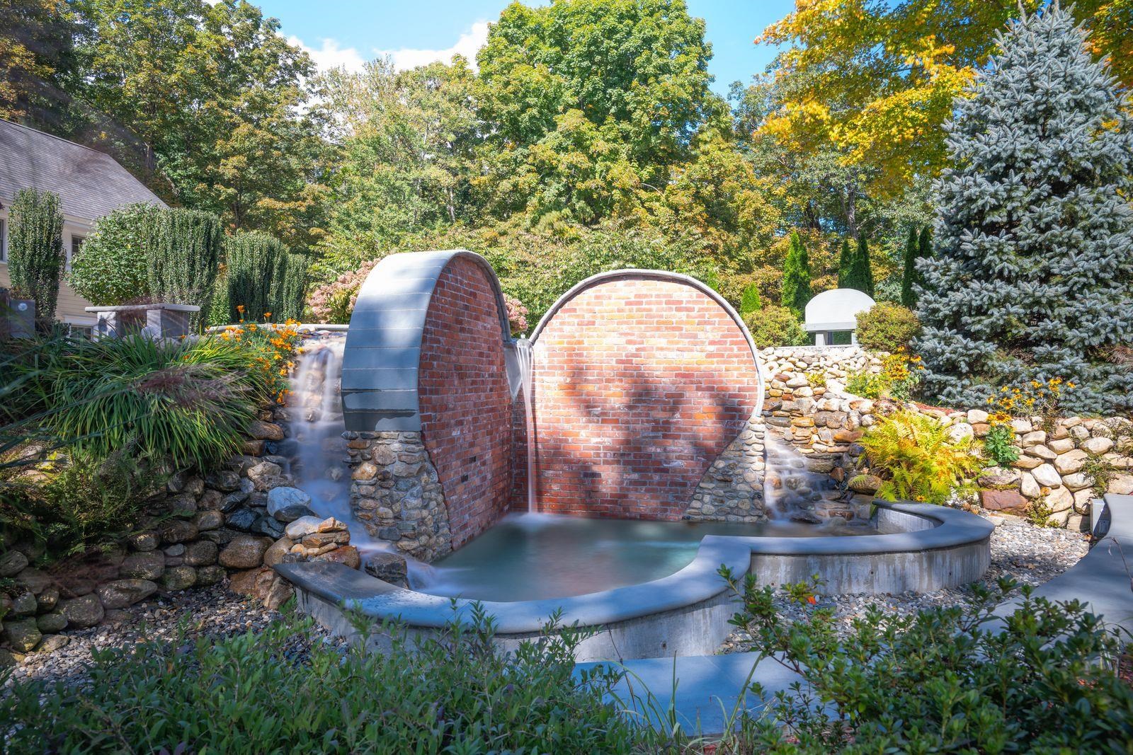 11 Cream Pot Hill Rd, Hinsdale, NH 03451