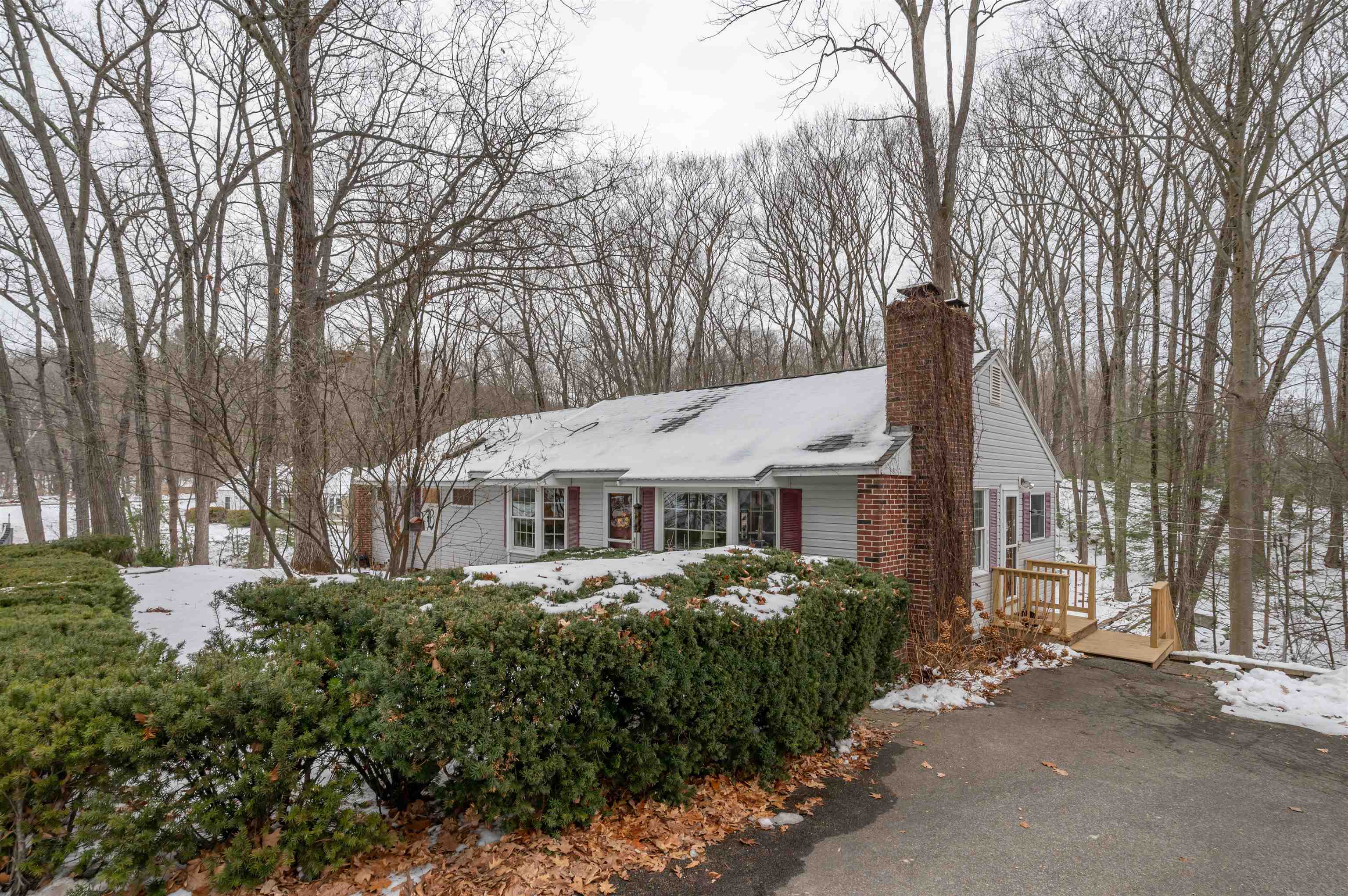 226 Amesbury Rd, Kensington, NH 03833